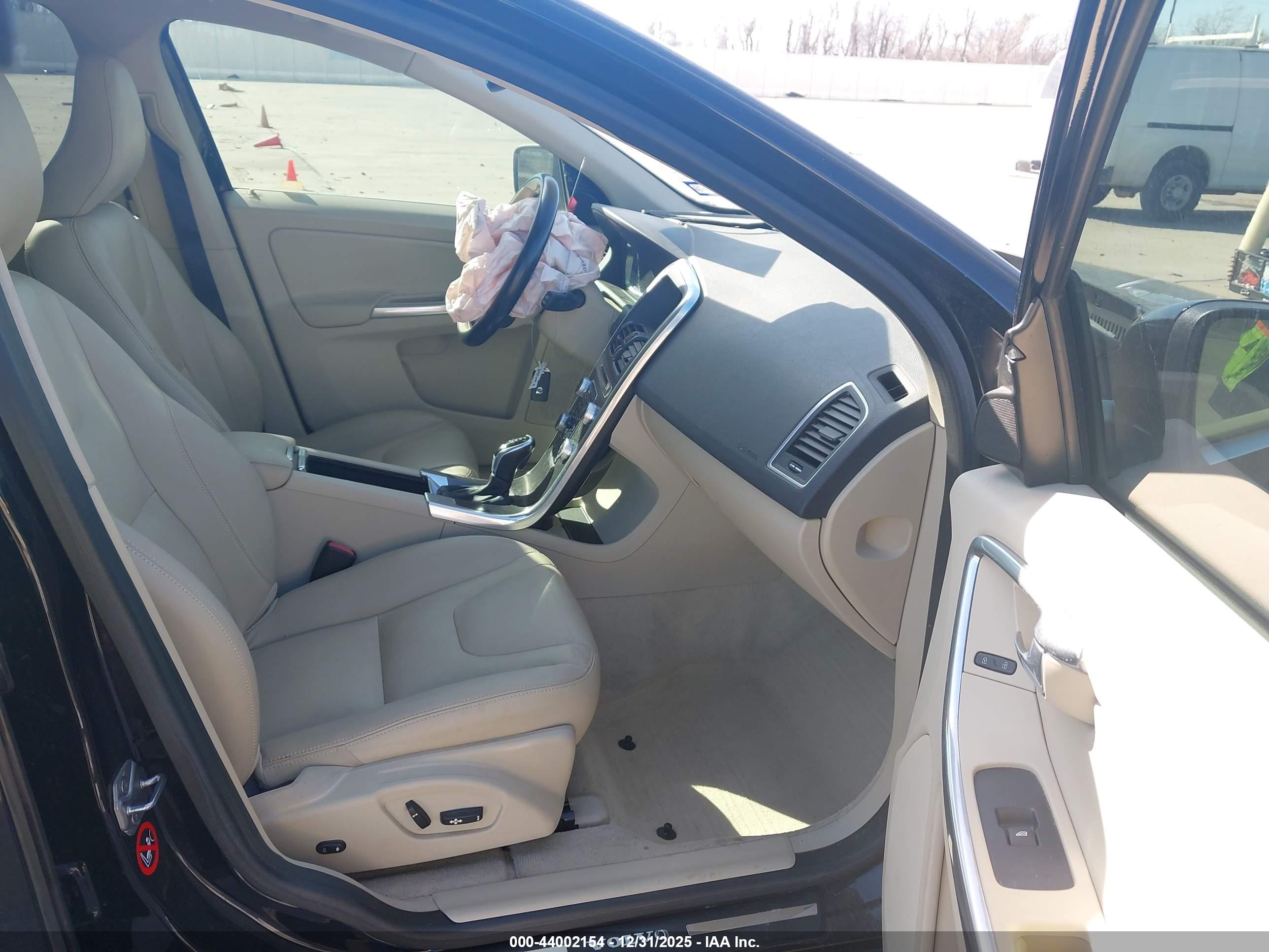 VOLVO XC60 image 5