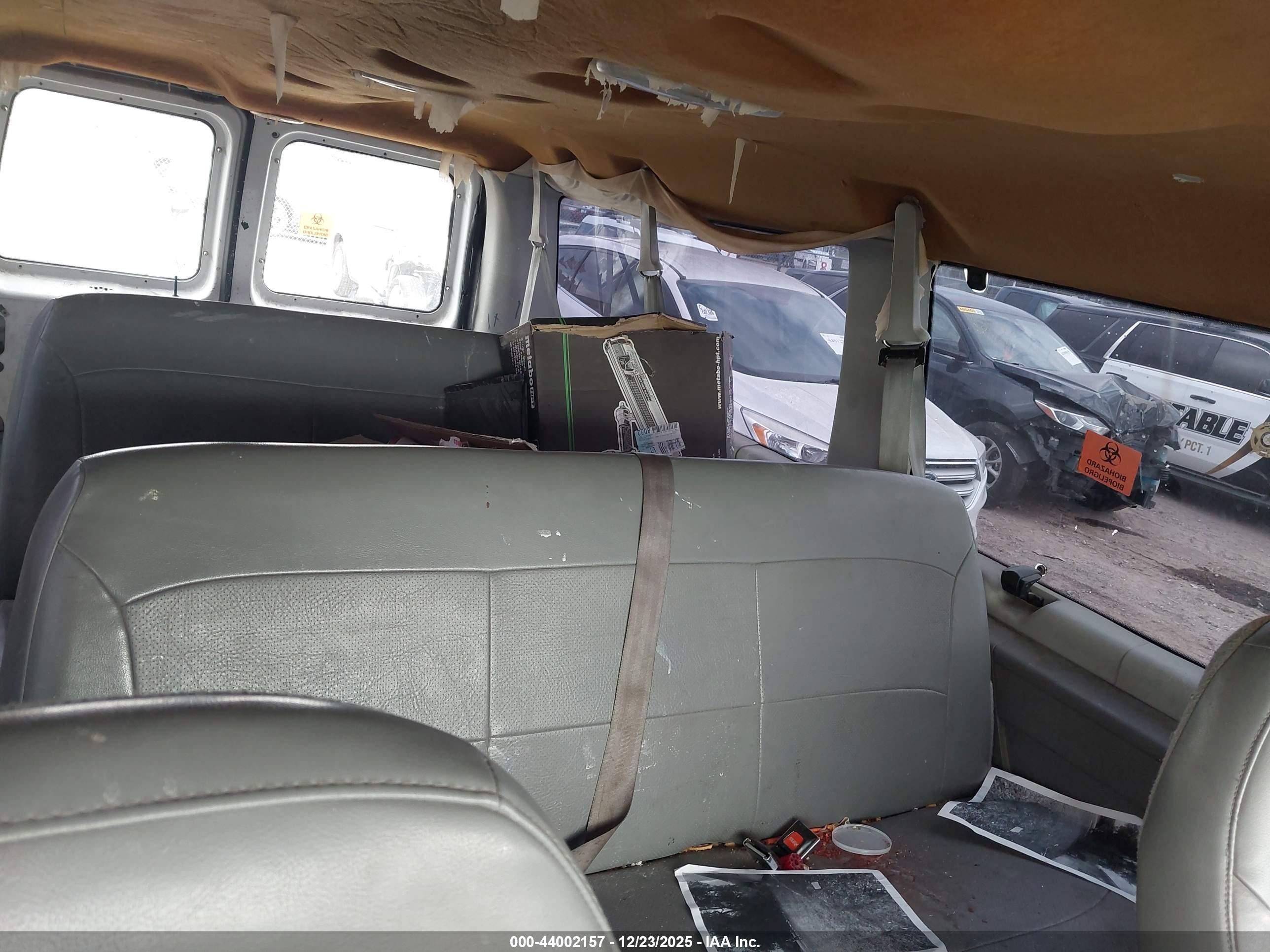 FORD E-350 image 8