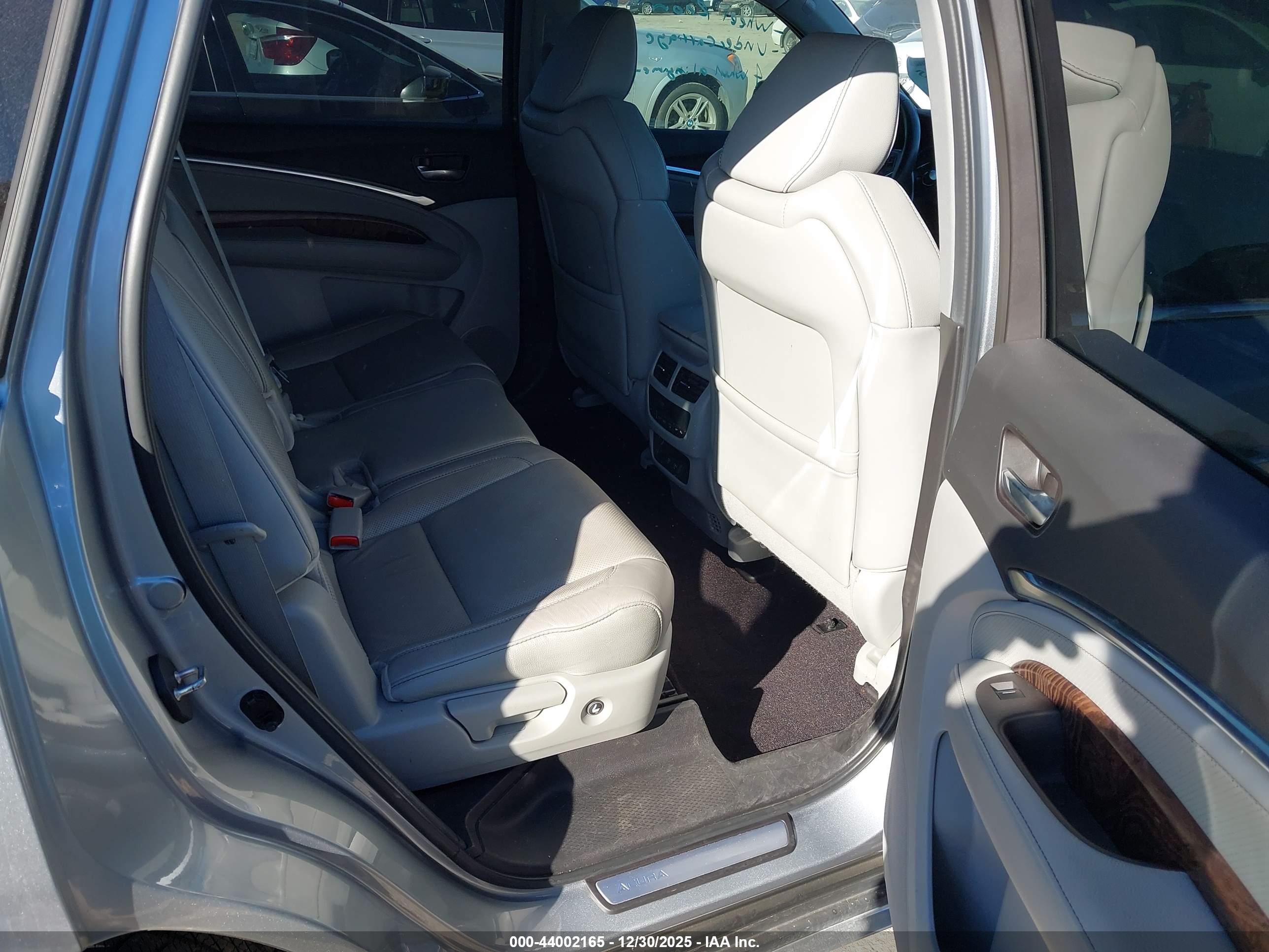 ACURA MDX image 8