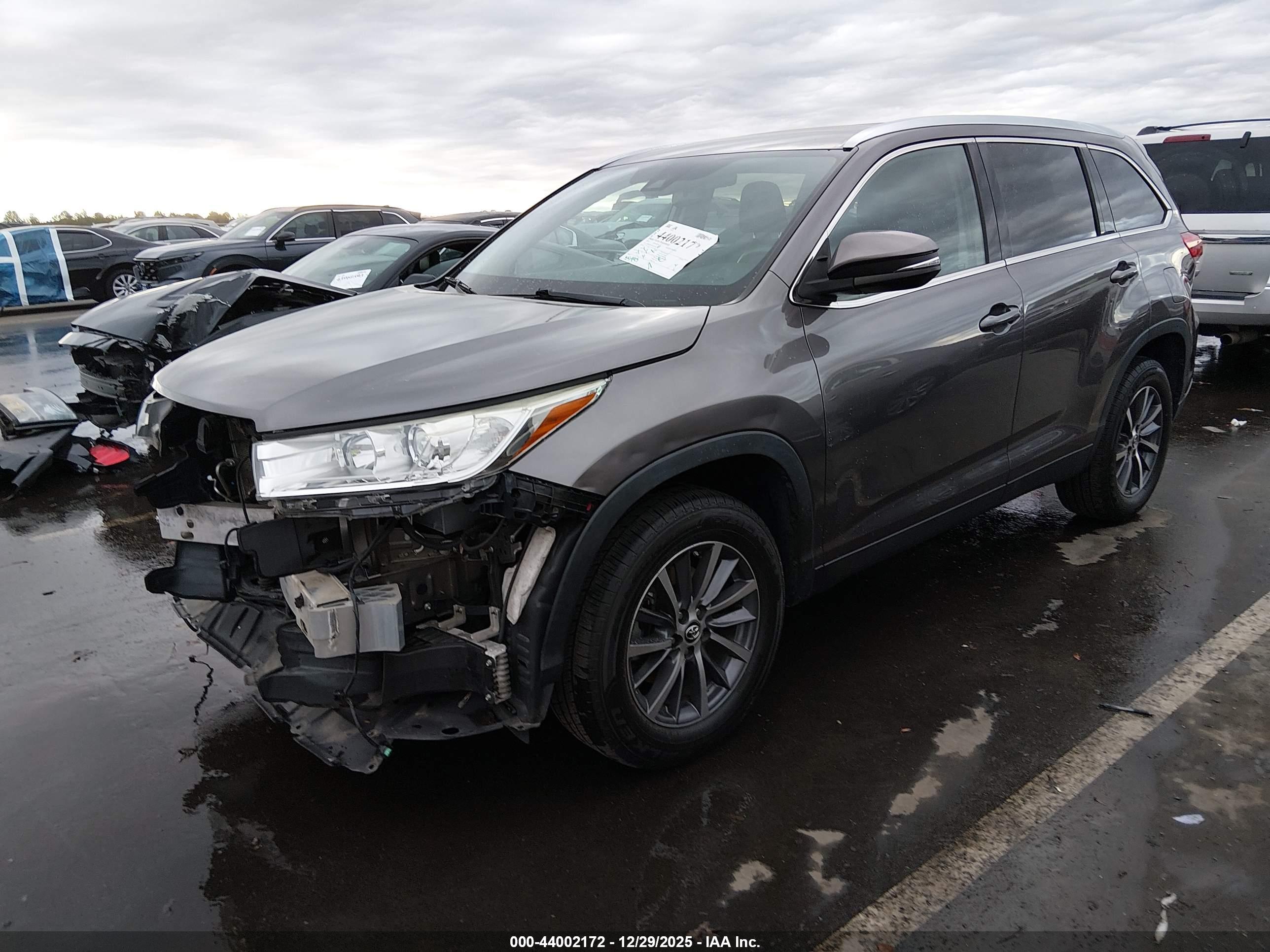 TOYOTA HIGHLANDER image 2