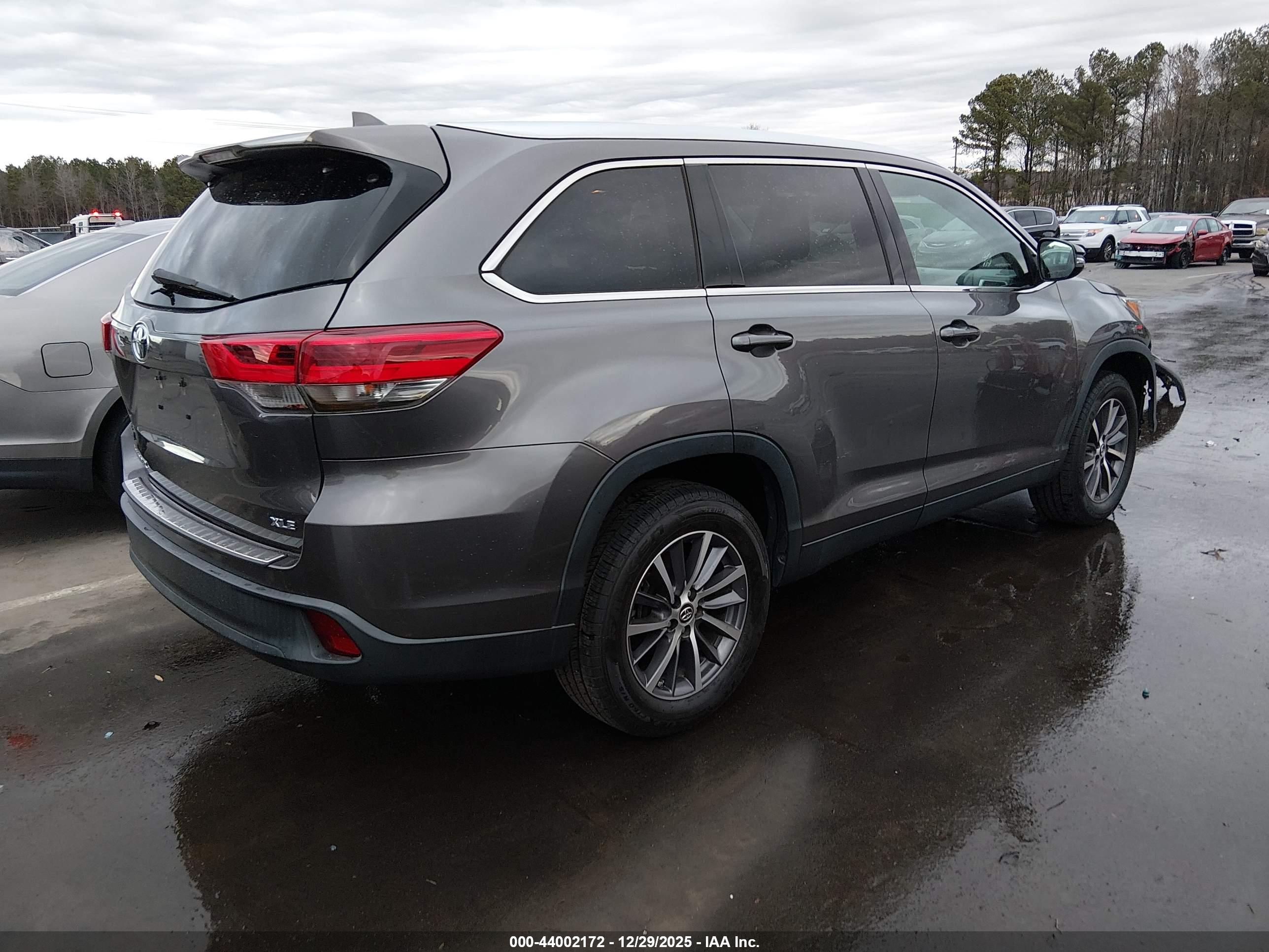 TOYOTA HIGHLANDER image 4