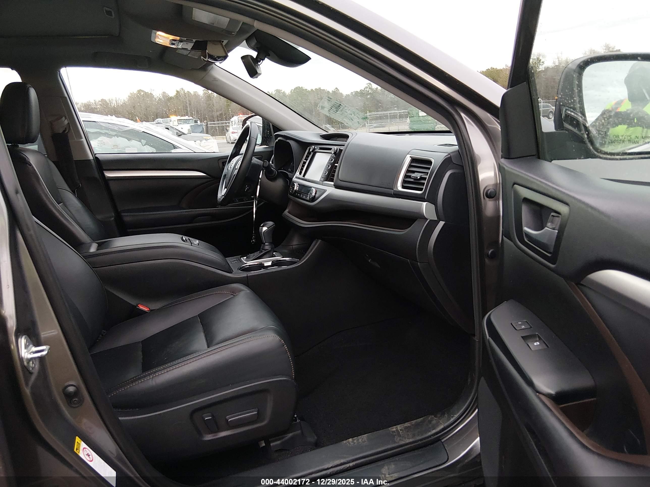 TOYOTA HIGHLANDER image 5