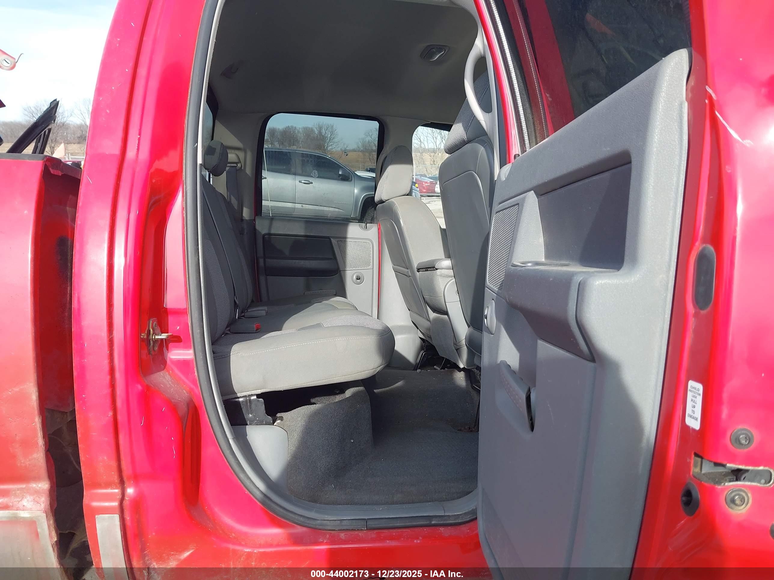 DODGE RAM image 8
