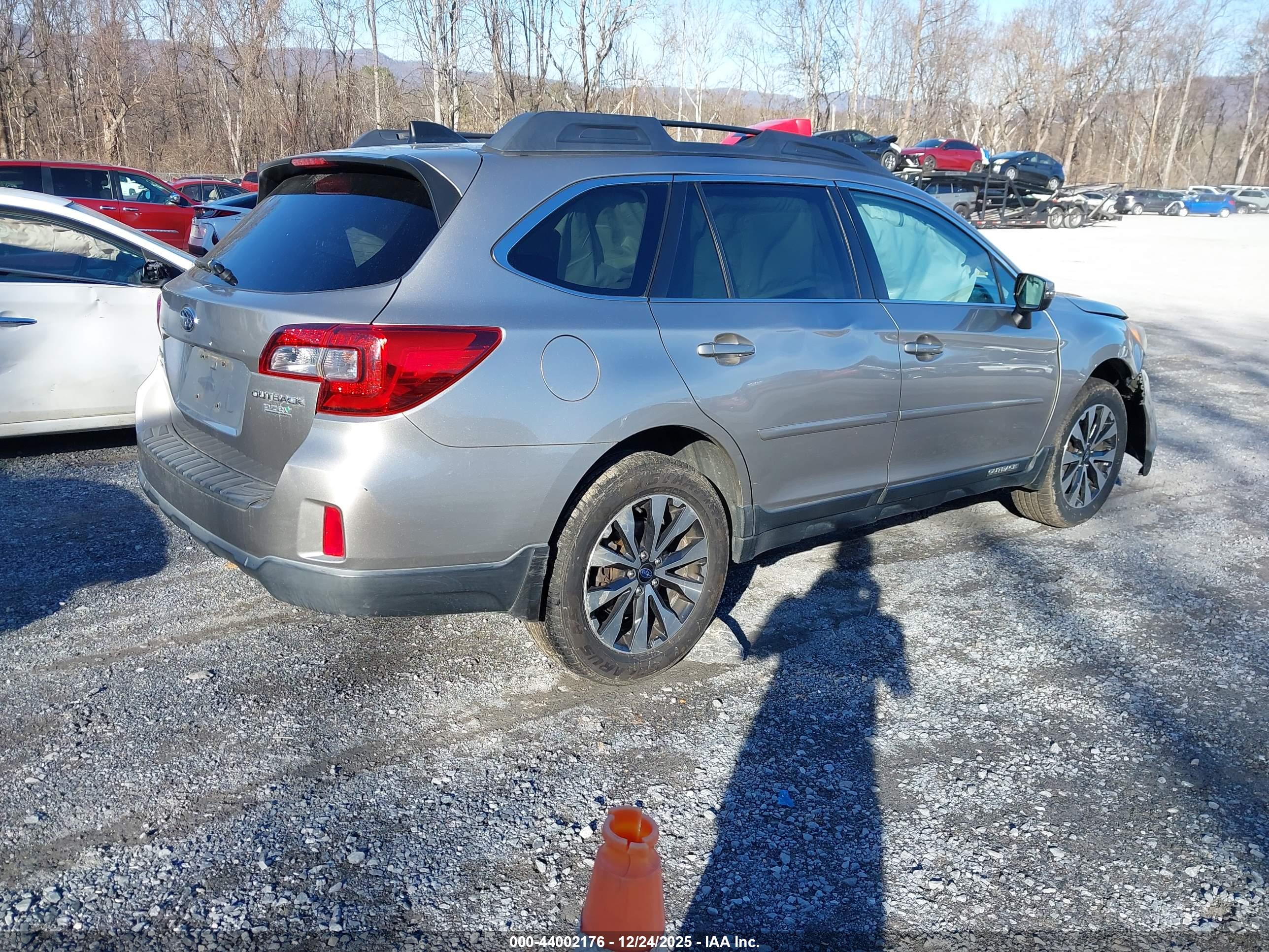 SUBARU OUTBACK image 4