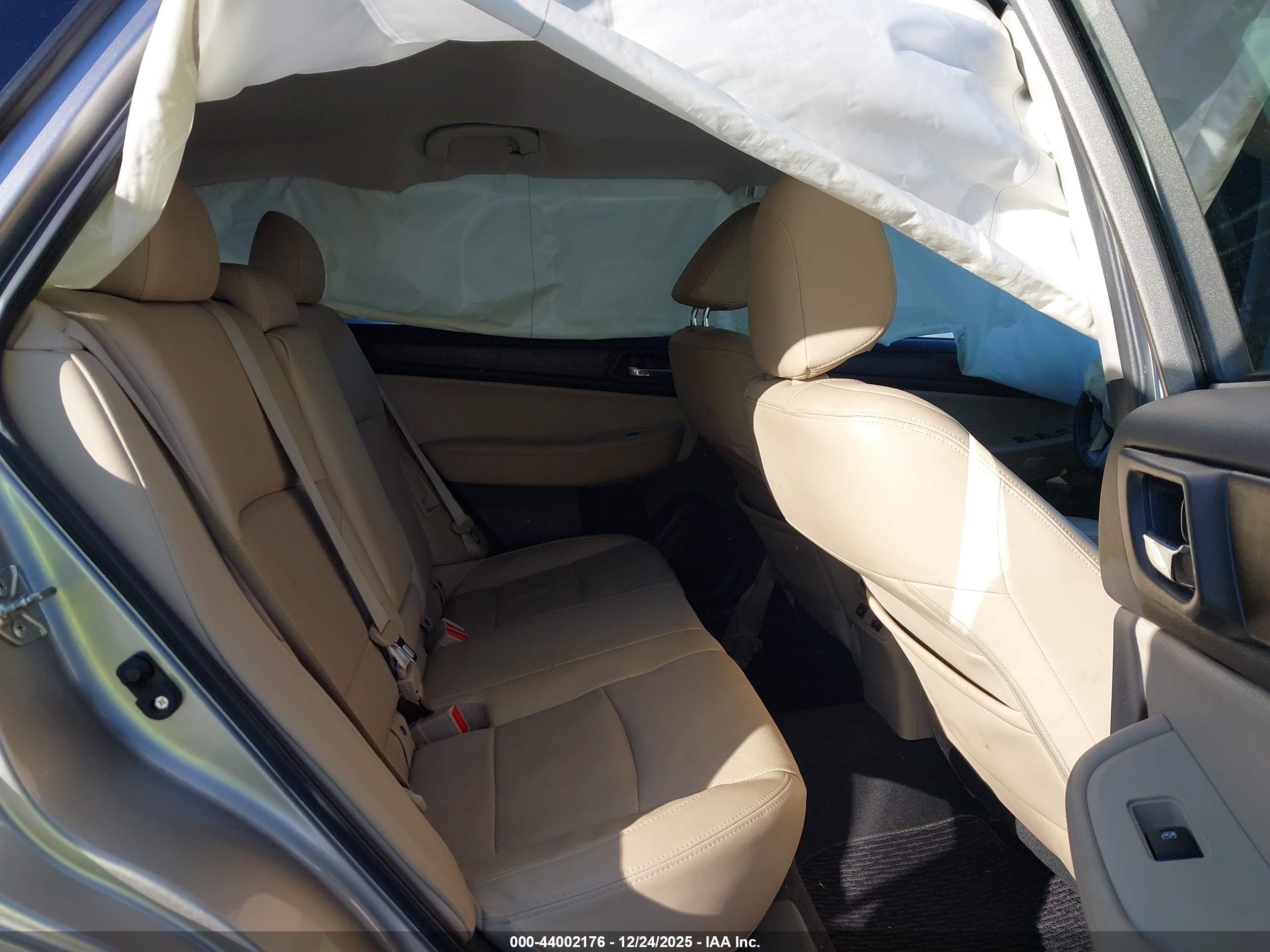 SUBARU OUTBACK image 8