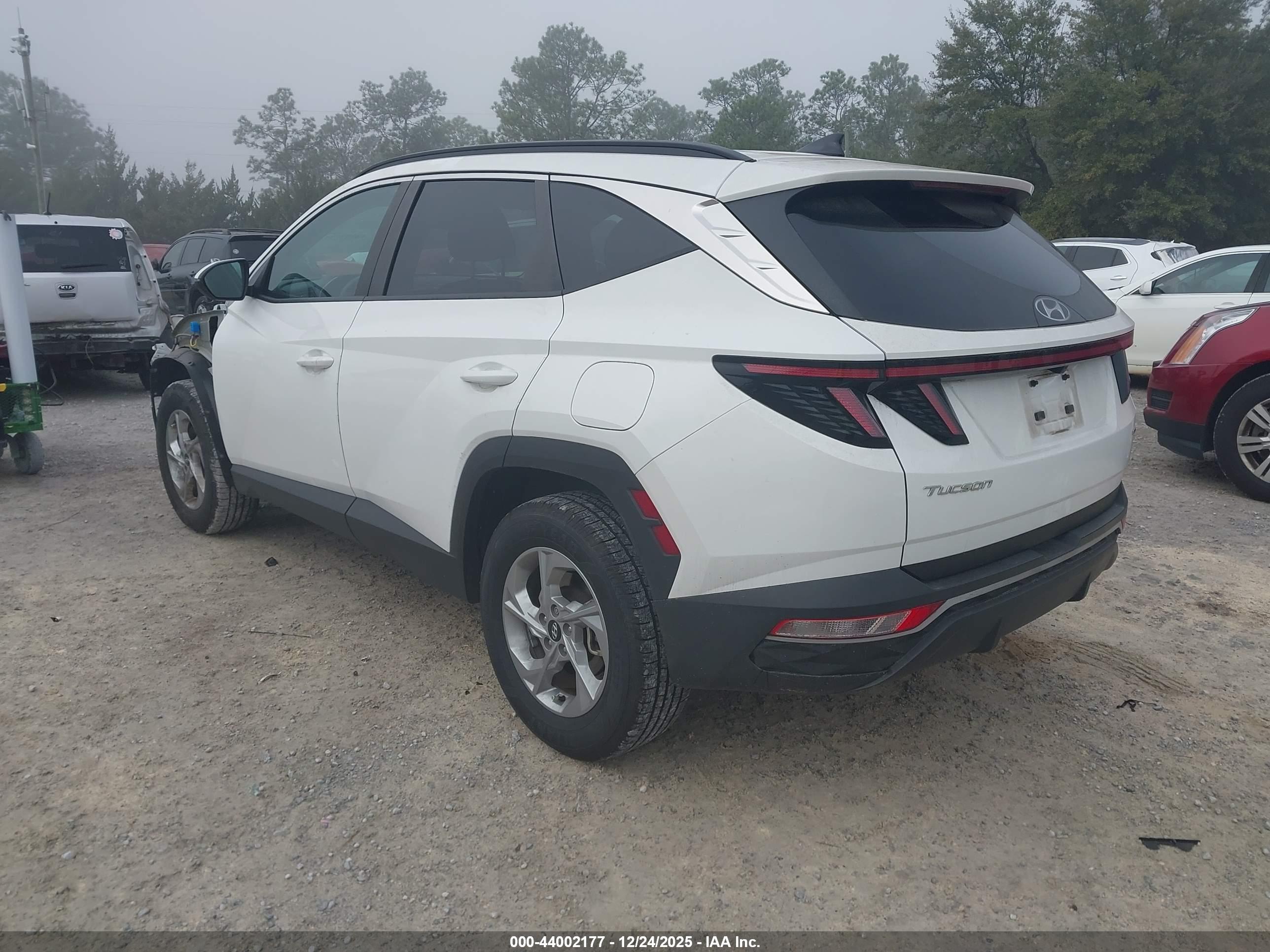 HYUNDAI TUCSON image 3