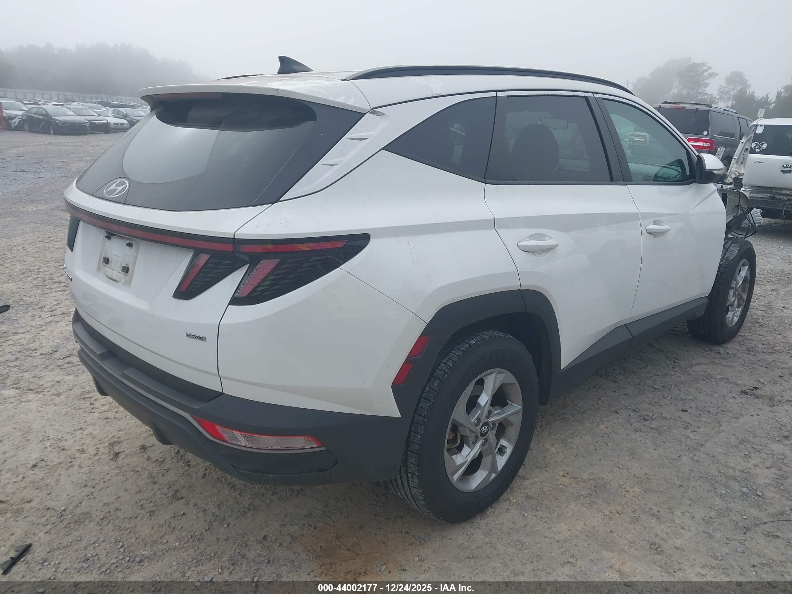 HYUNDAI TUCSON image 4