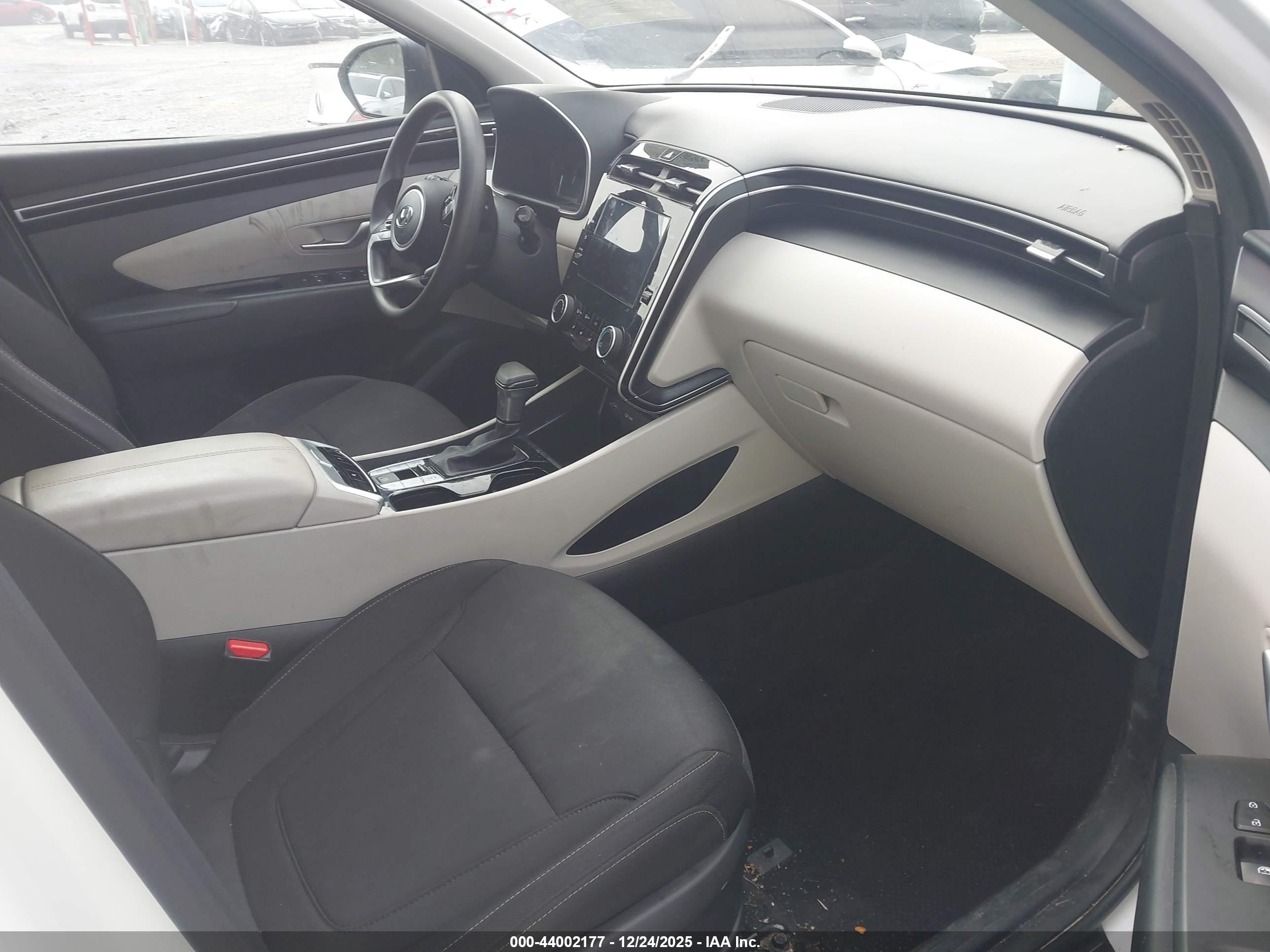 HYUNDAI TUCSON image 5