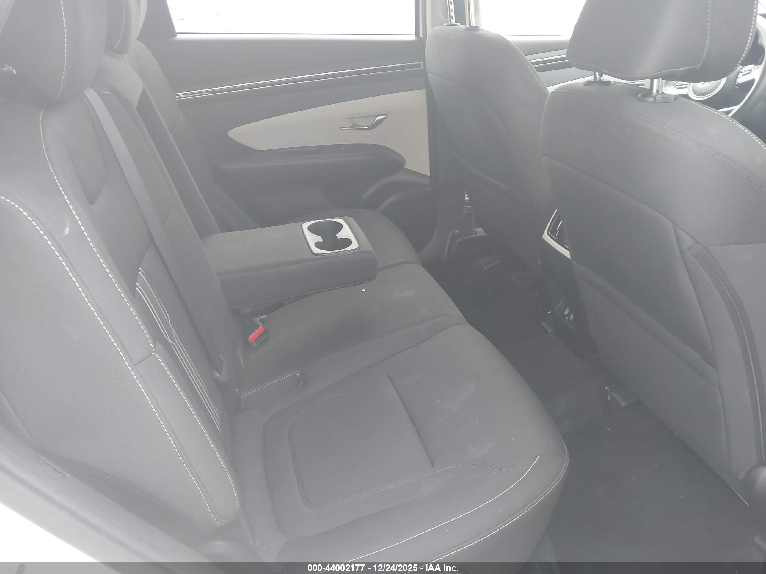 HYUNDAI TUCSON image 8