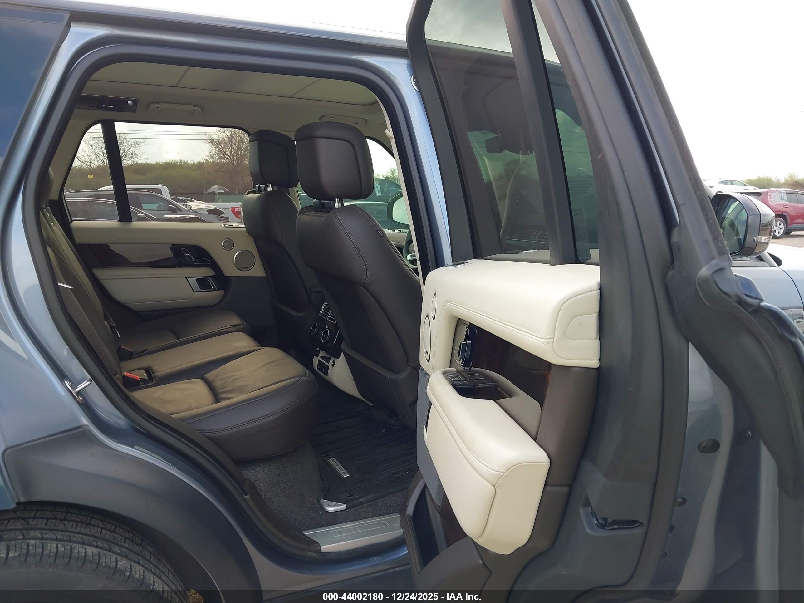 LAND ROVER image 8