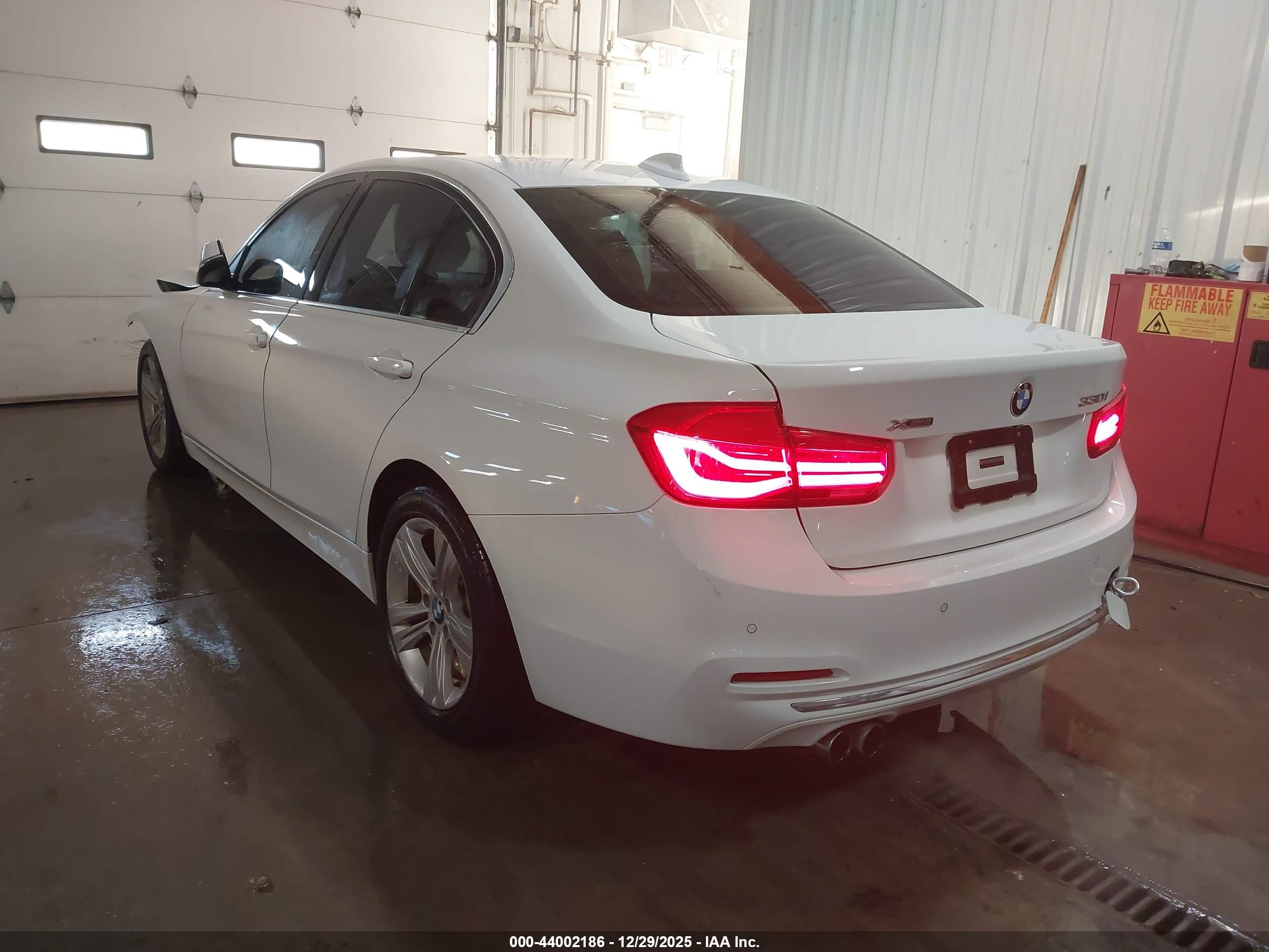 BMW 330I image 3
