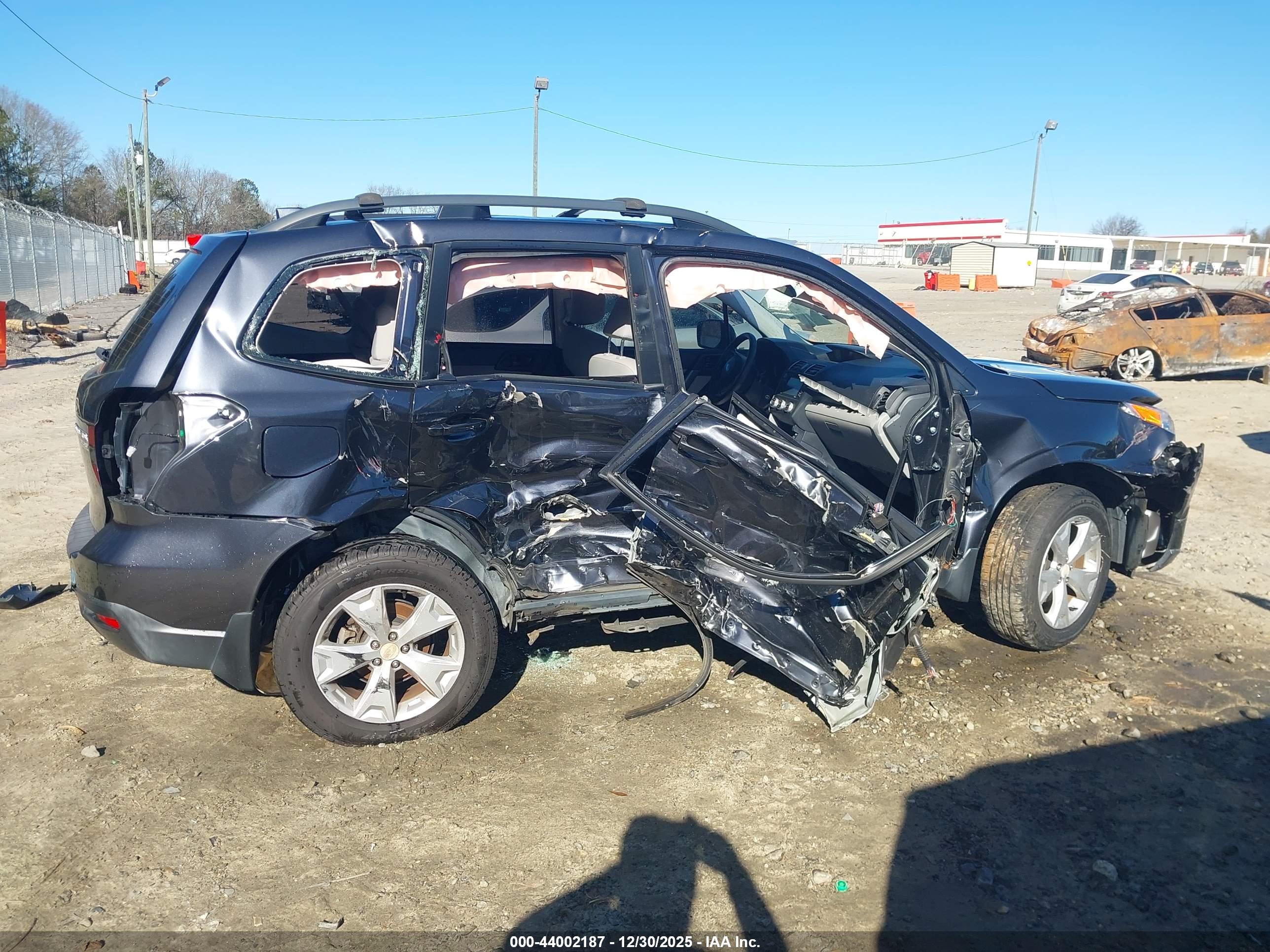 SUBARU FORESTER image 6