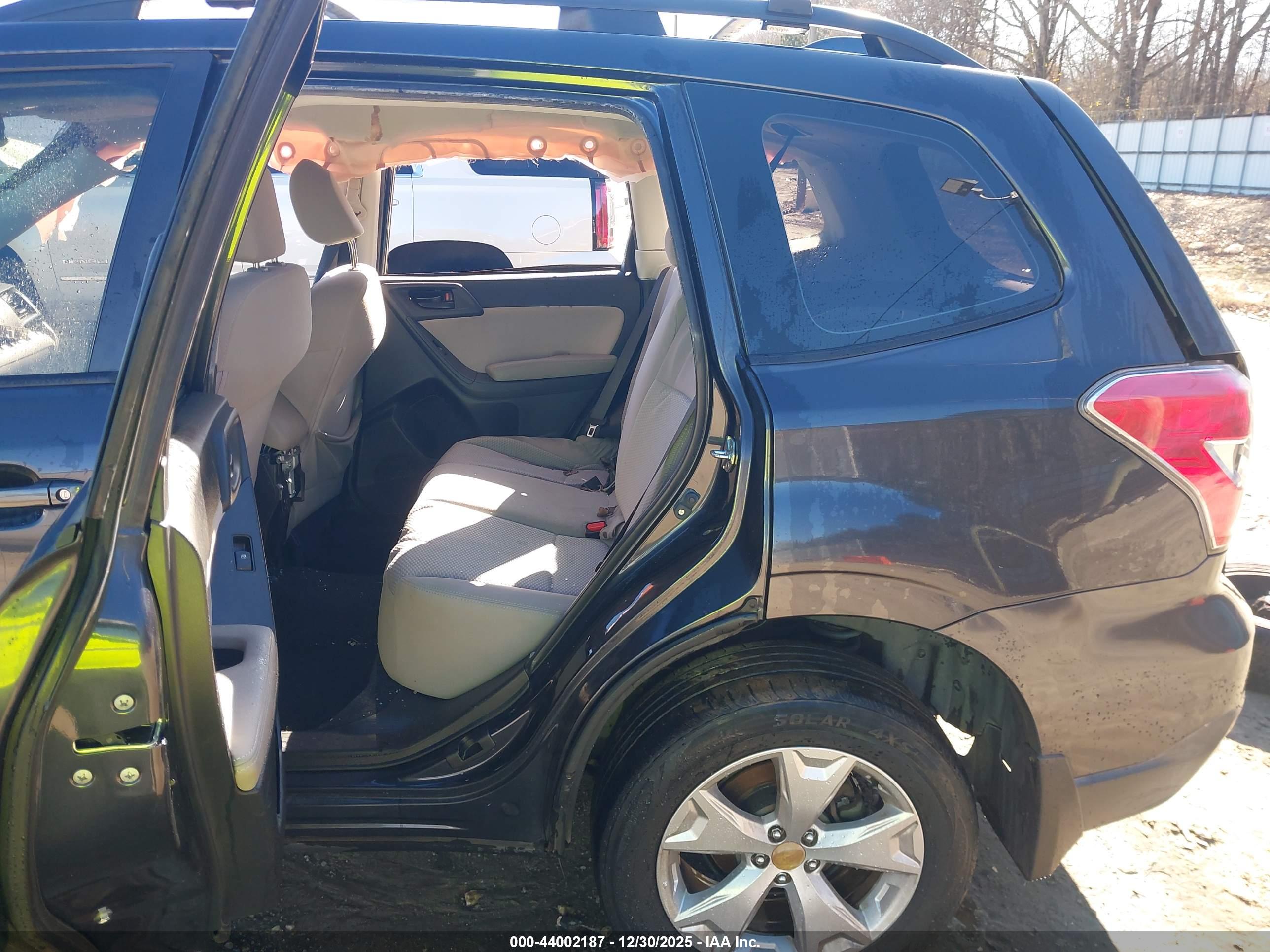 SUBARU FORESTER image 8