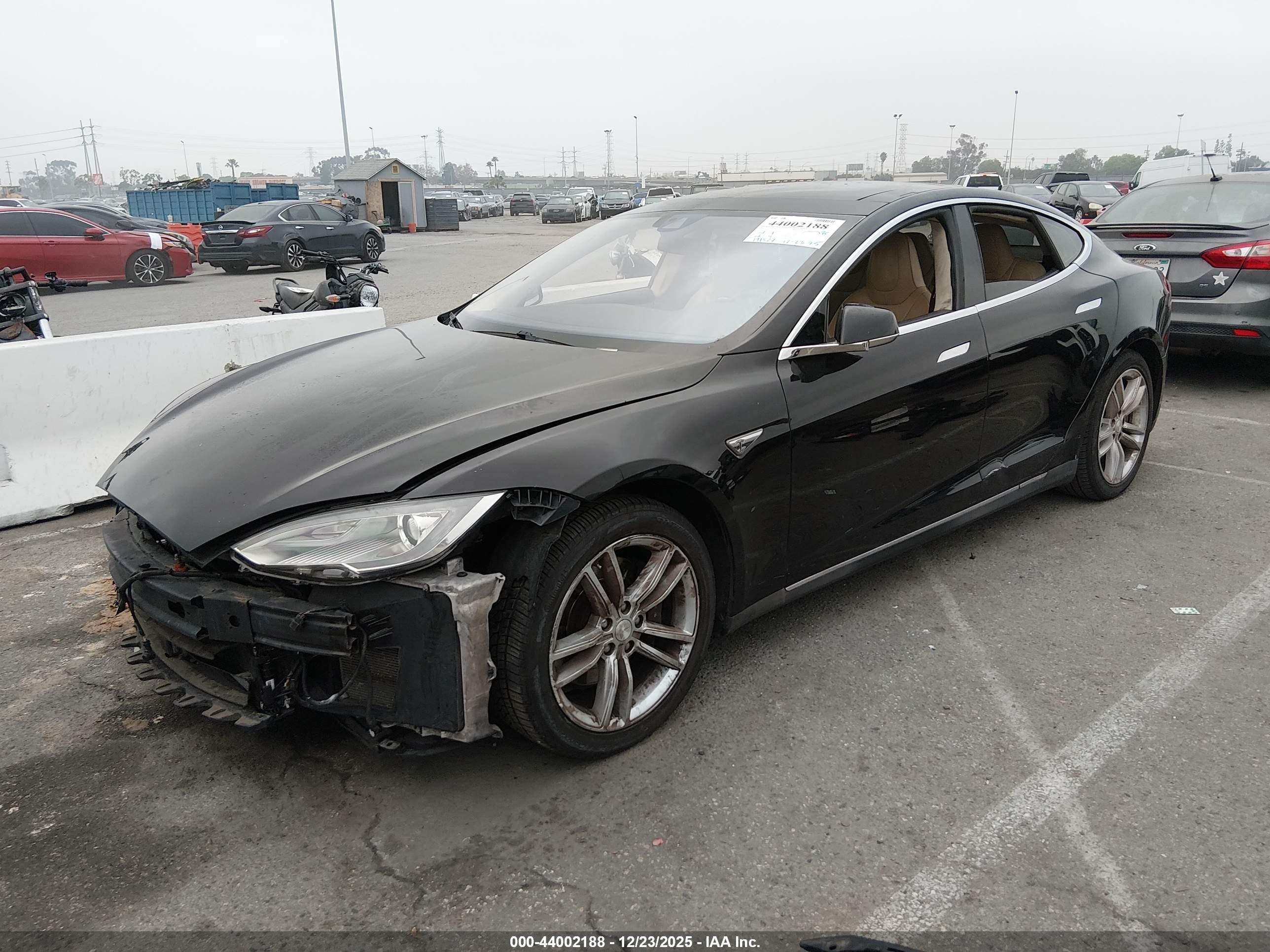 TESLA MODEL image 2