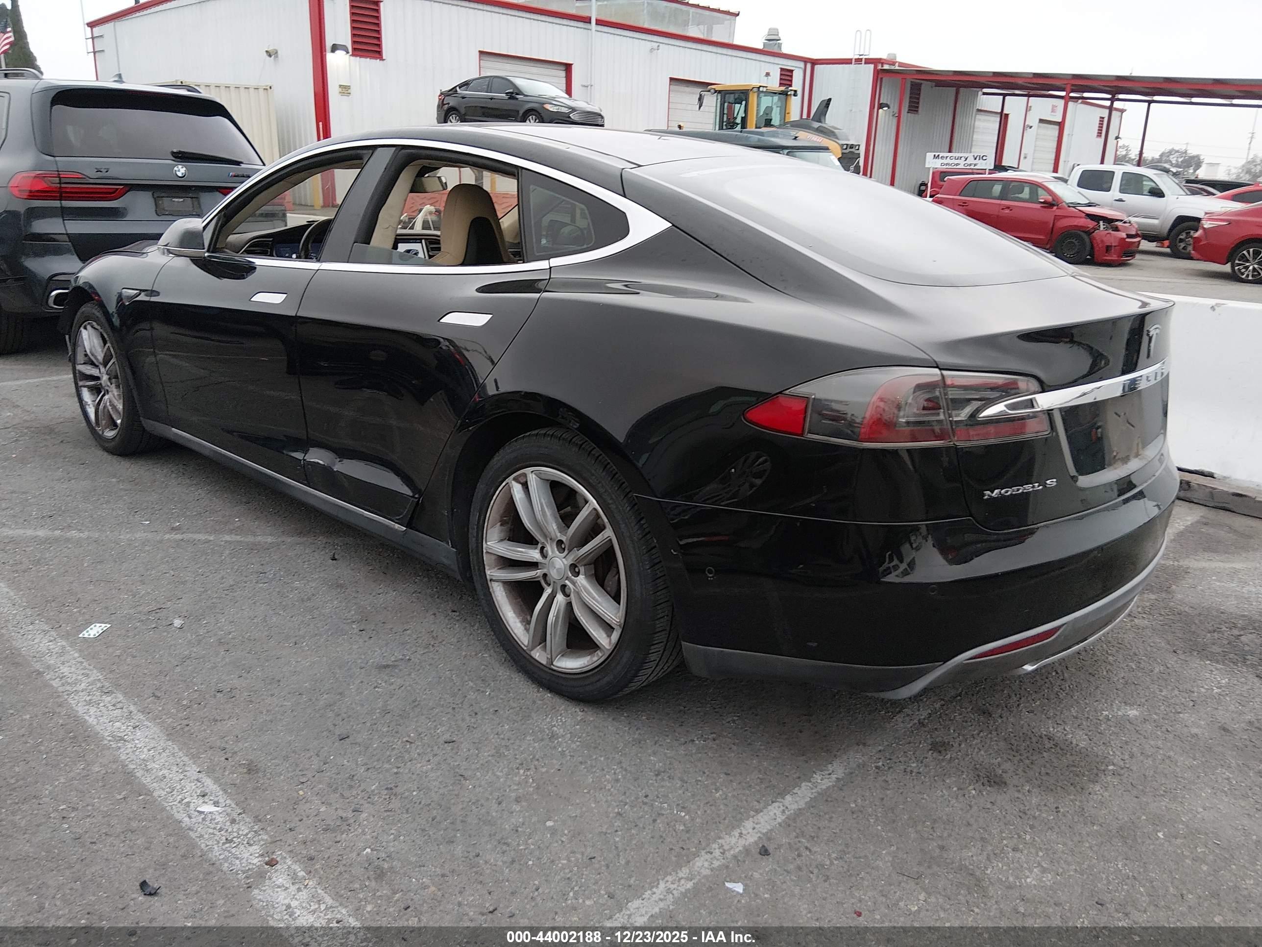 TESLA MODEL image 3