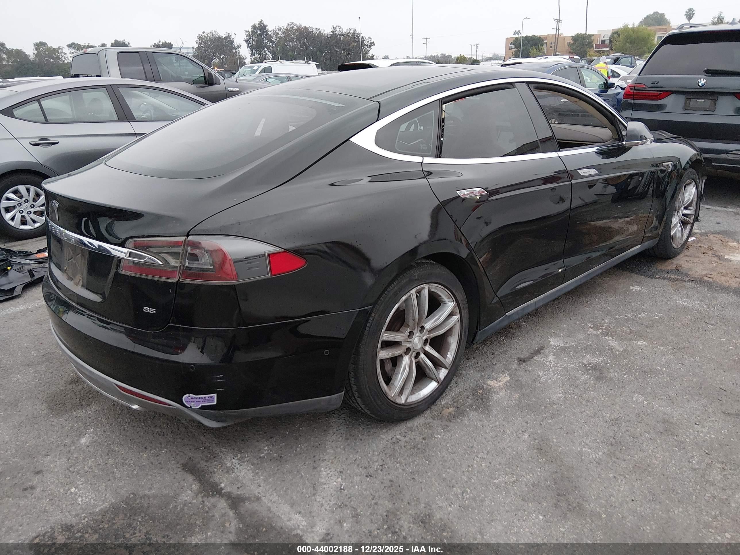 TESLA MODEL image 4