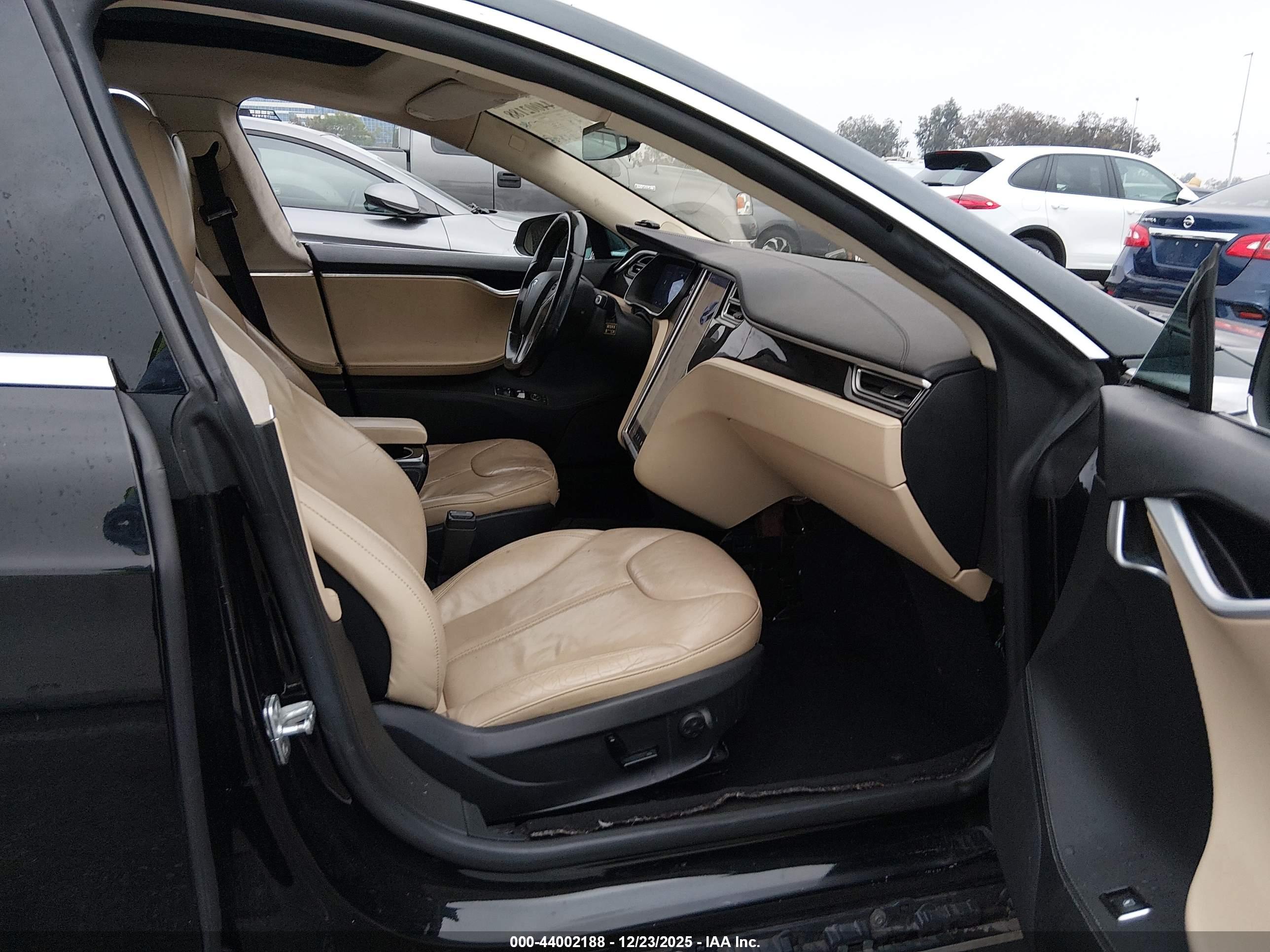 TESLA MODEL image 5