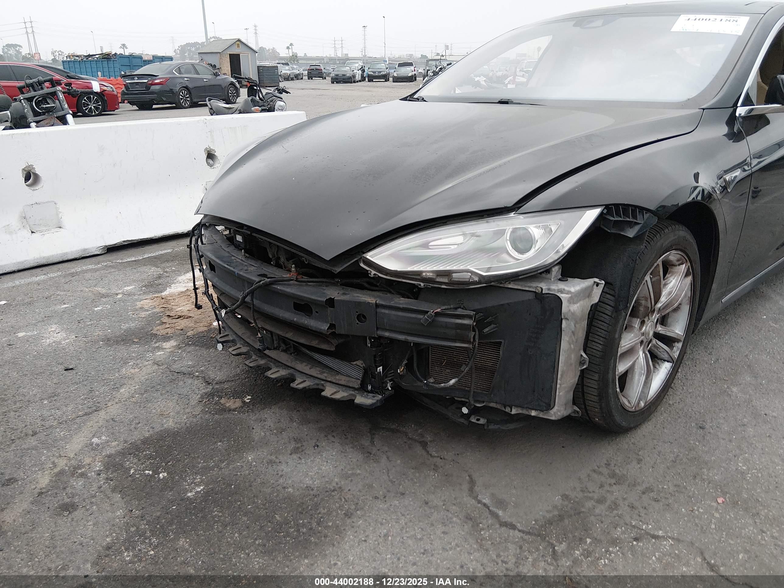 TESLA MODEL image 6