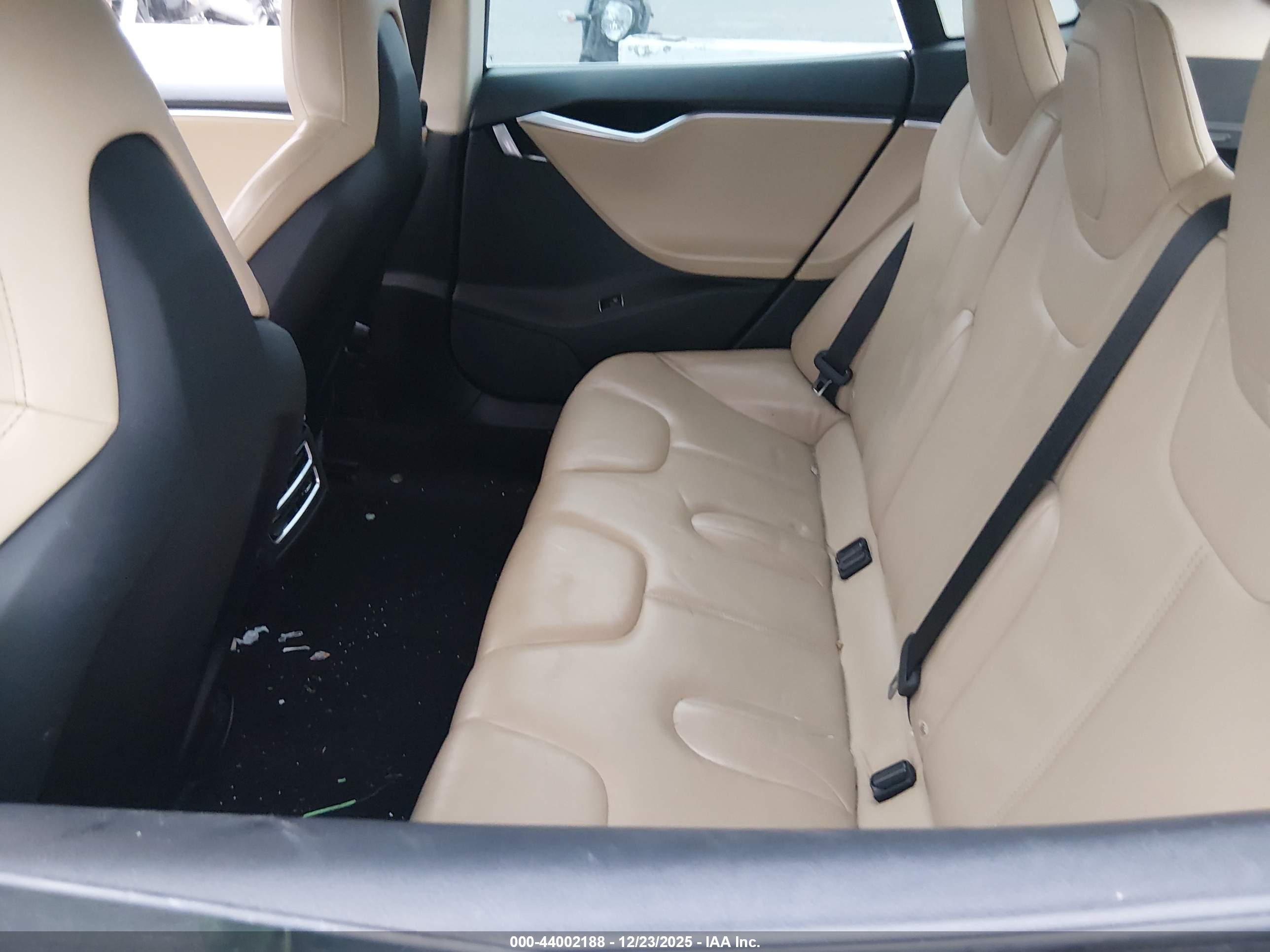TESLA MODEL image 8