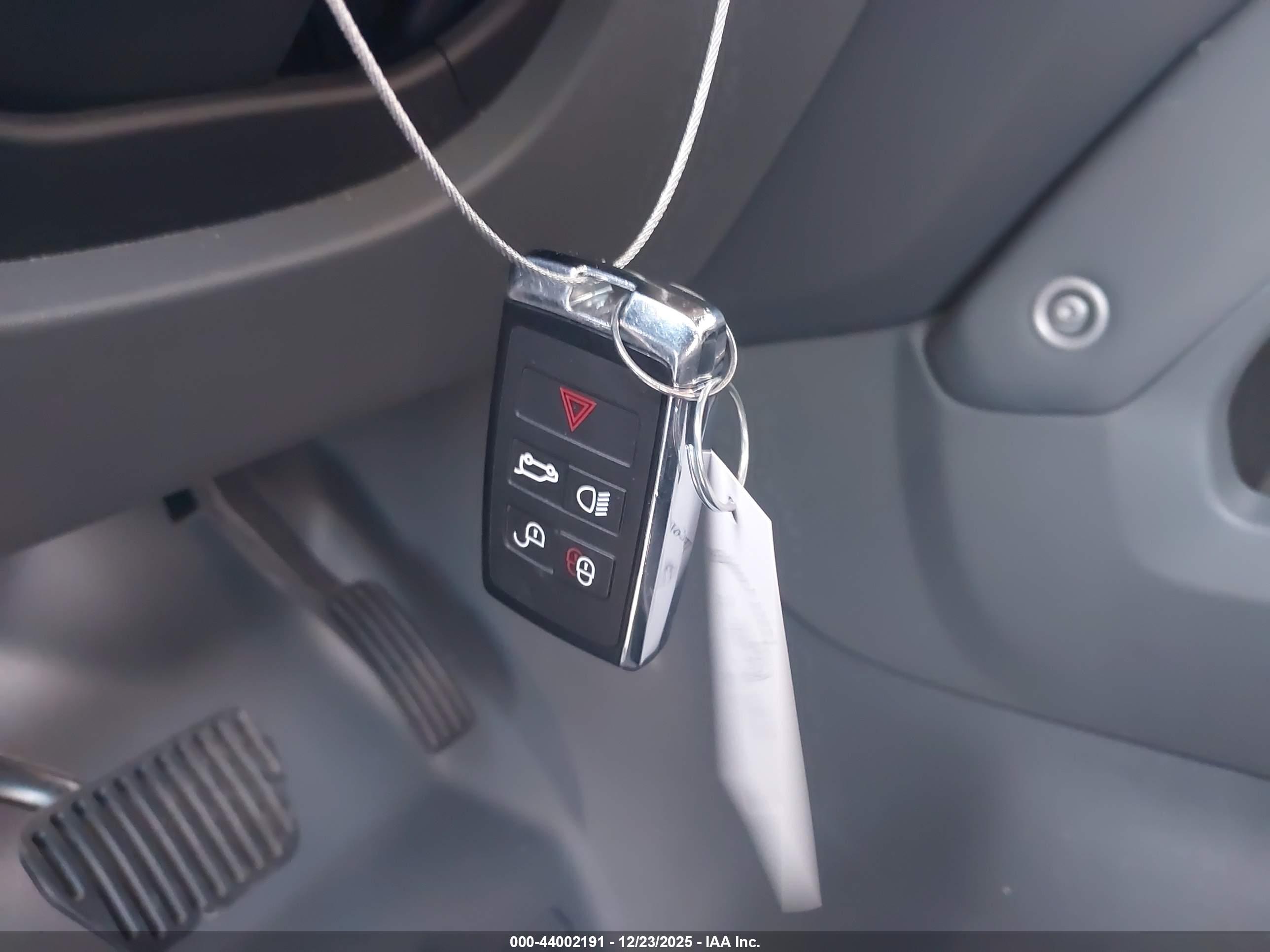 LAND ROVER image 11