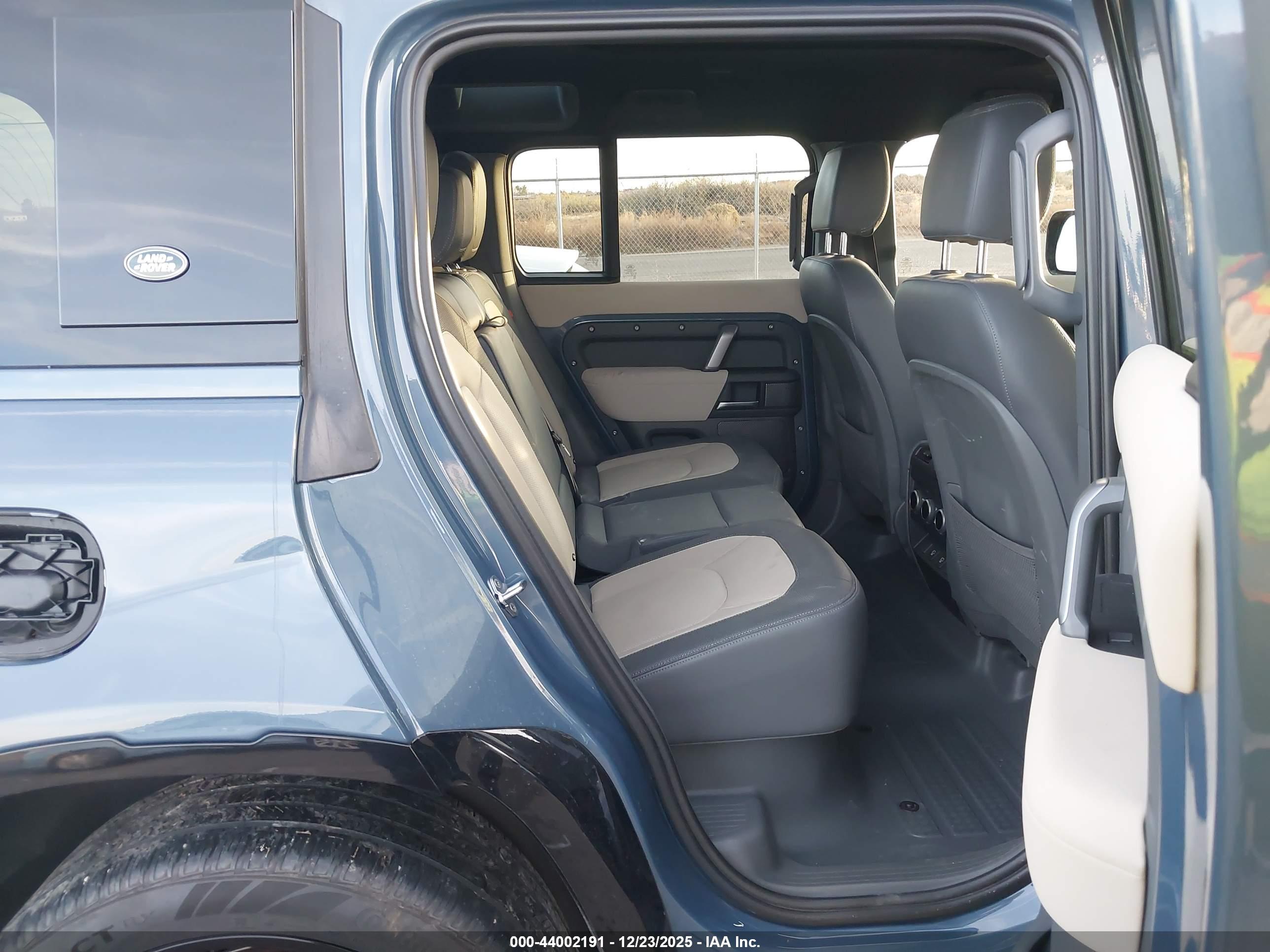 LAND ROVER image 8