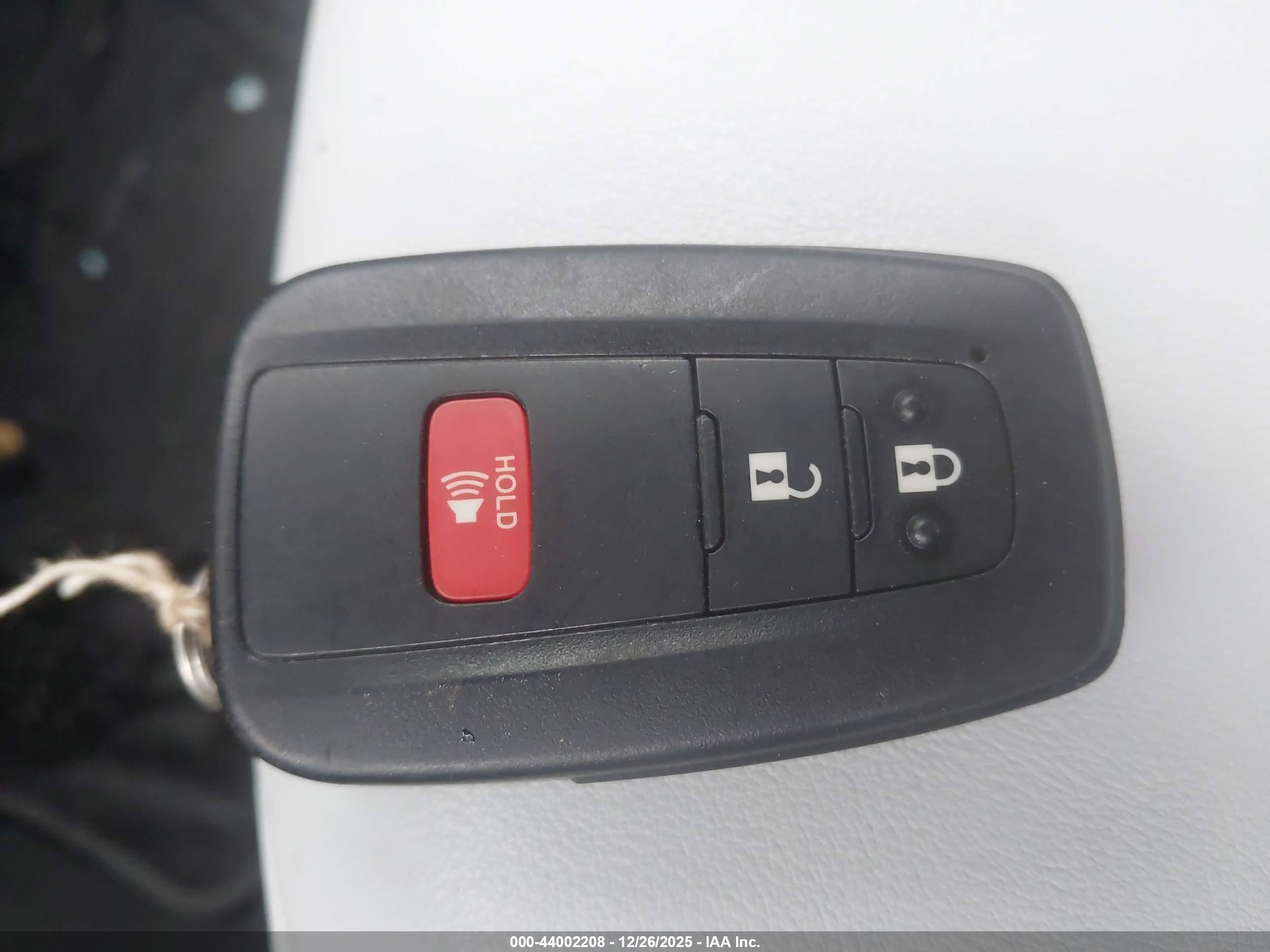 TOYOTA PRIUS image 11