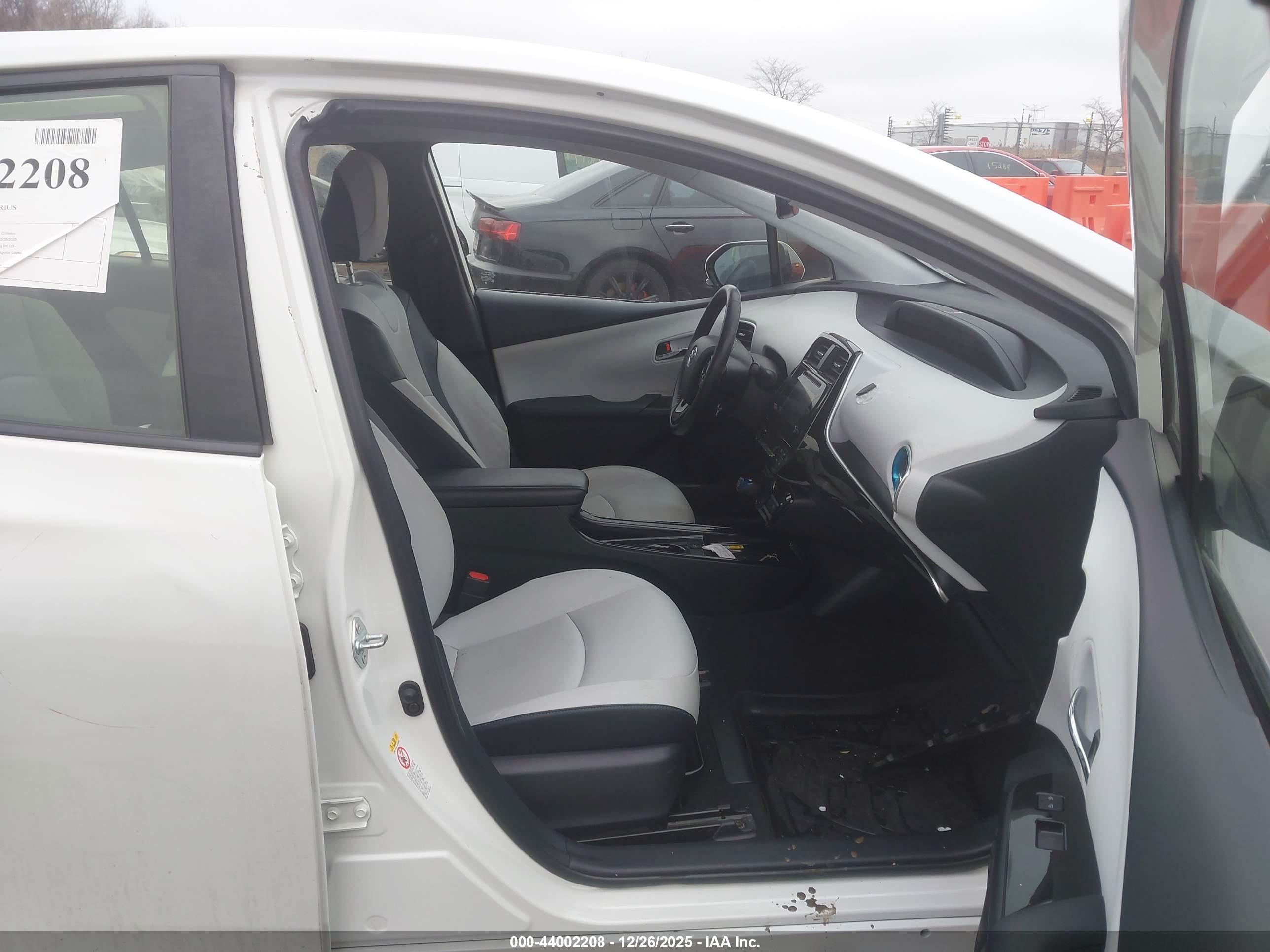 TOYOTA PRIUS image 5