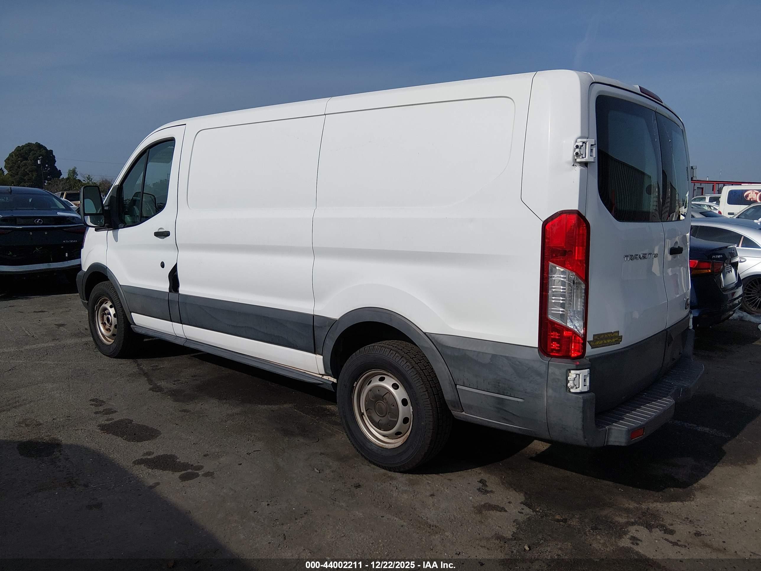FORD TRANSIT-150 image 3