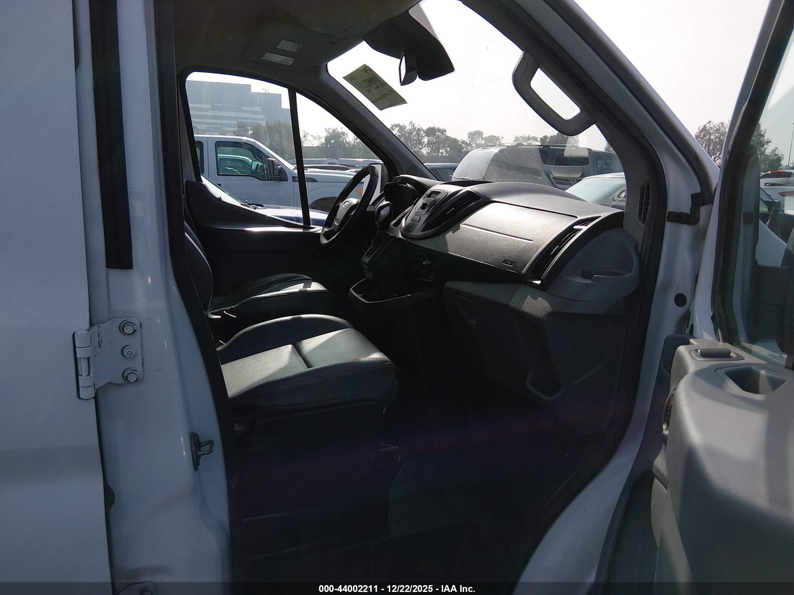 FORD TRANSIT-150 image 5
