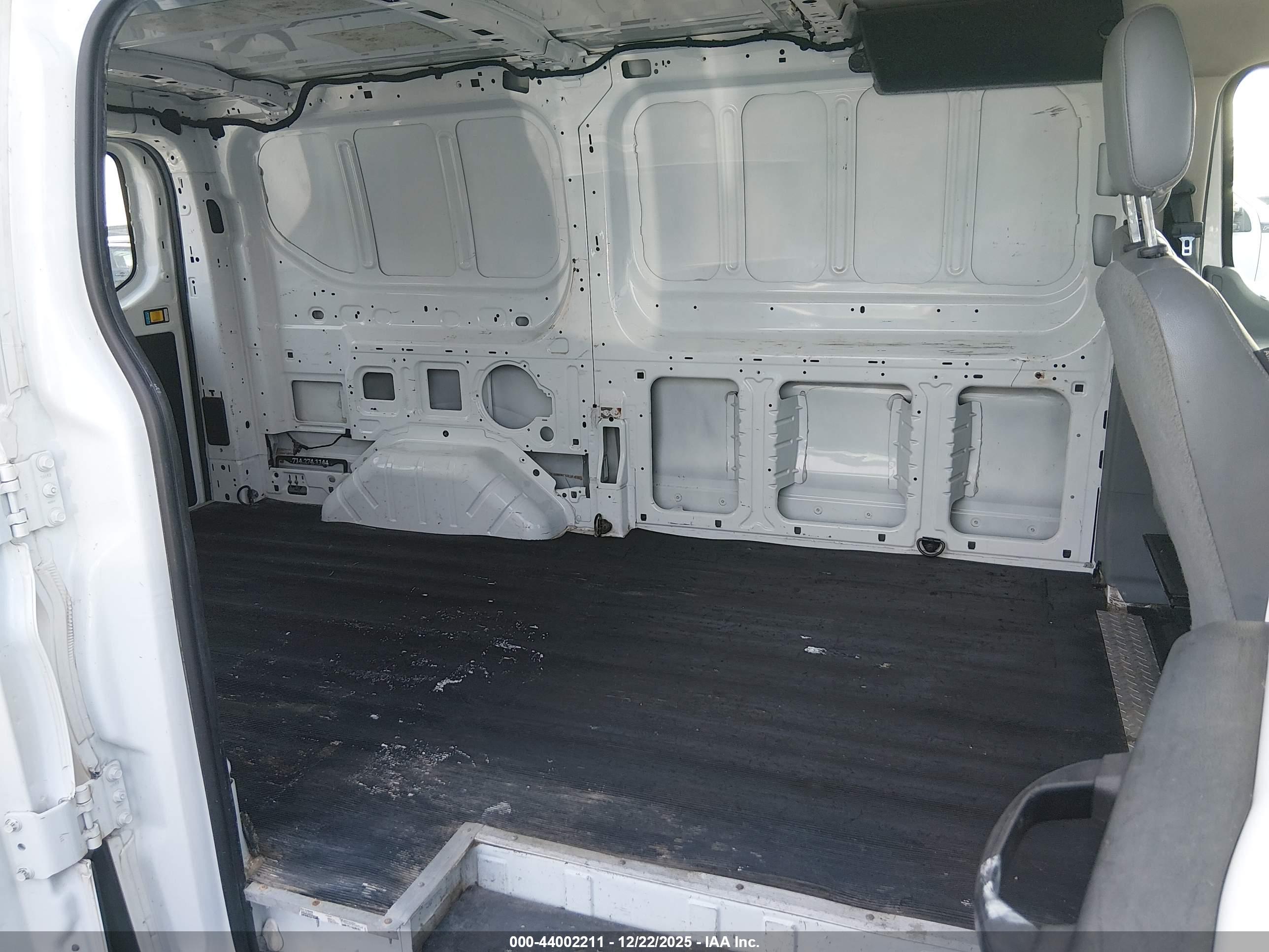 FORD TRANSIT-150 image 8