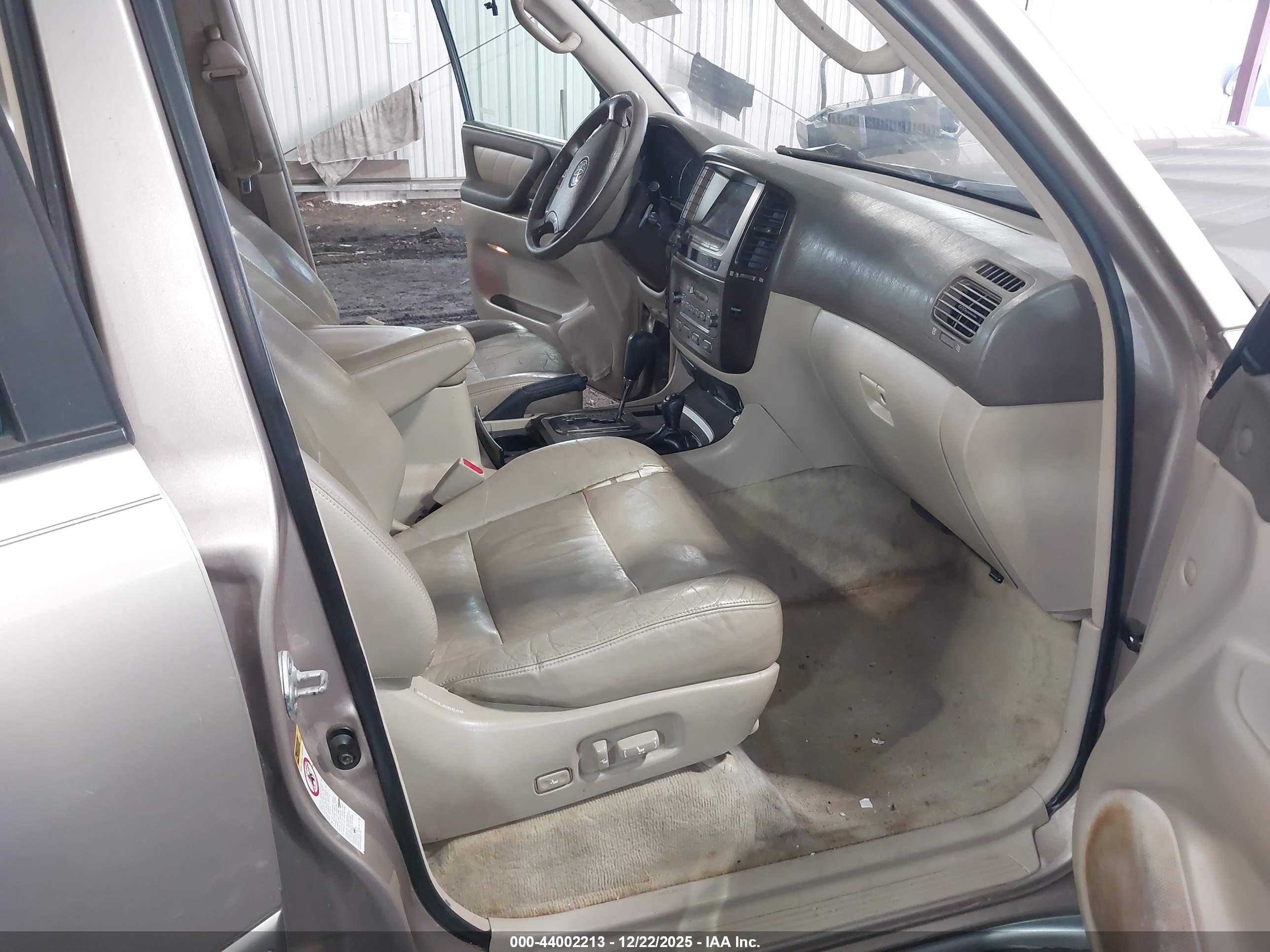 TOYOTA LAND image 5