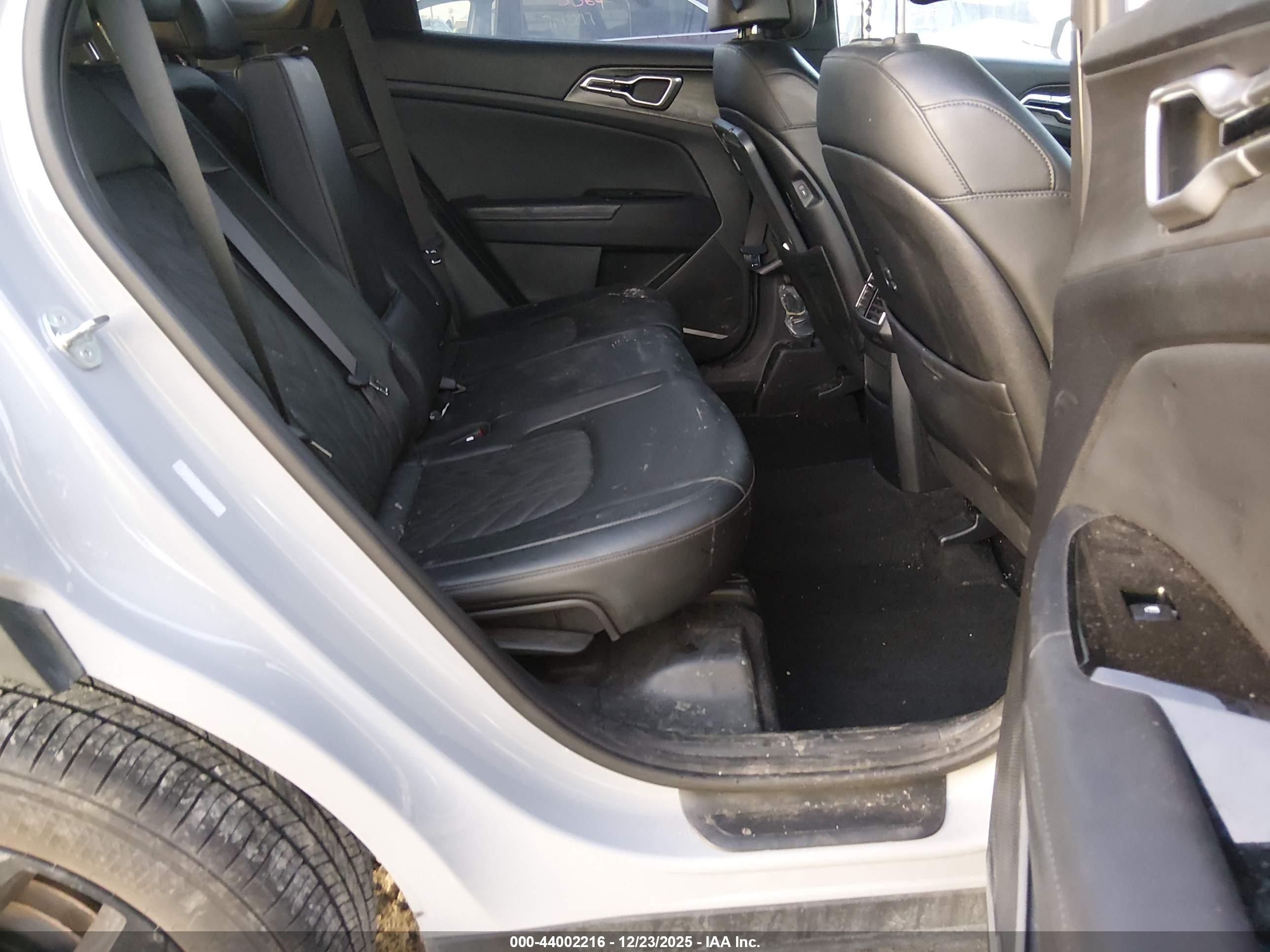 KIA SPORTAGE image 8
