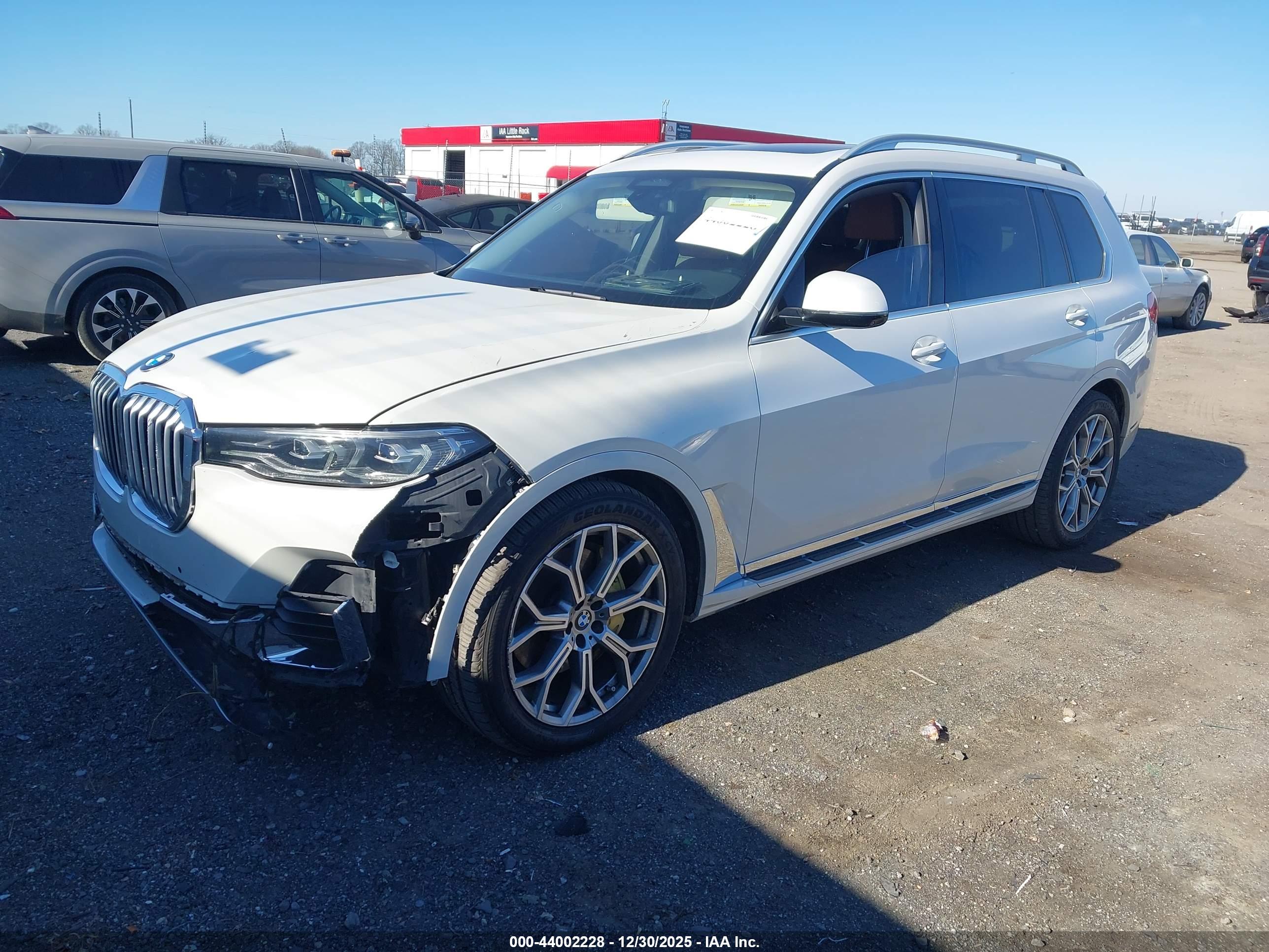 BMW X7 image 2