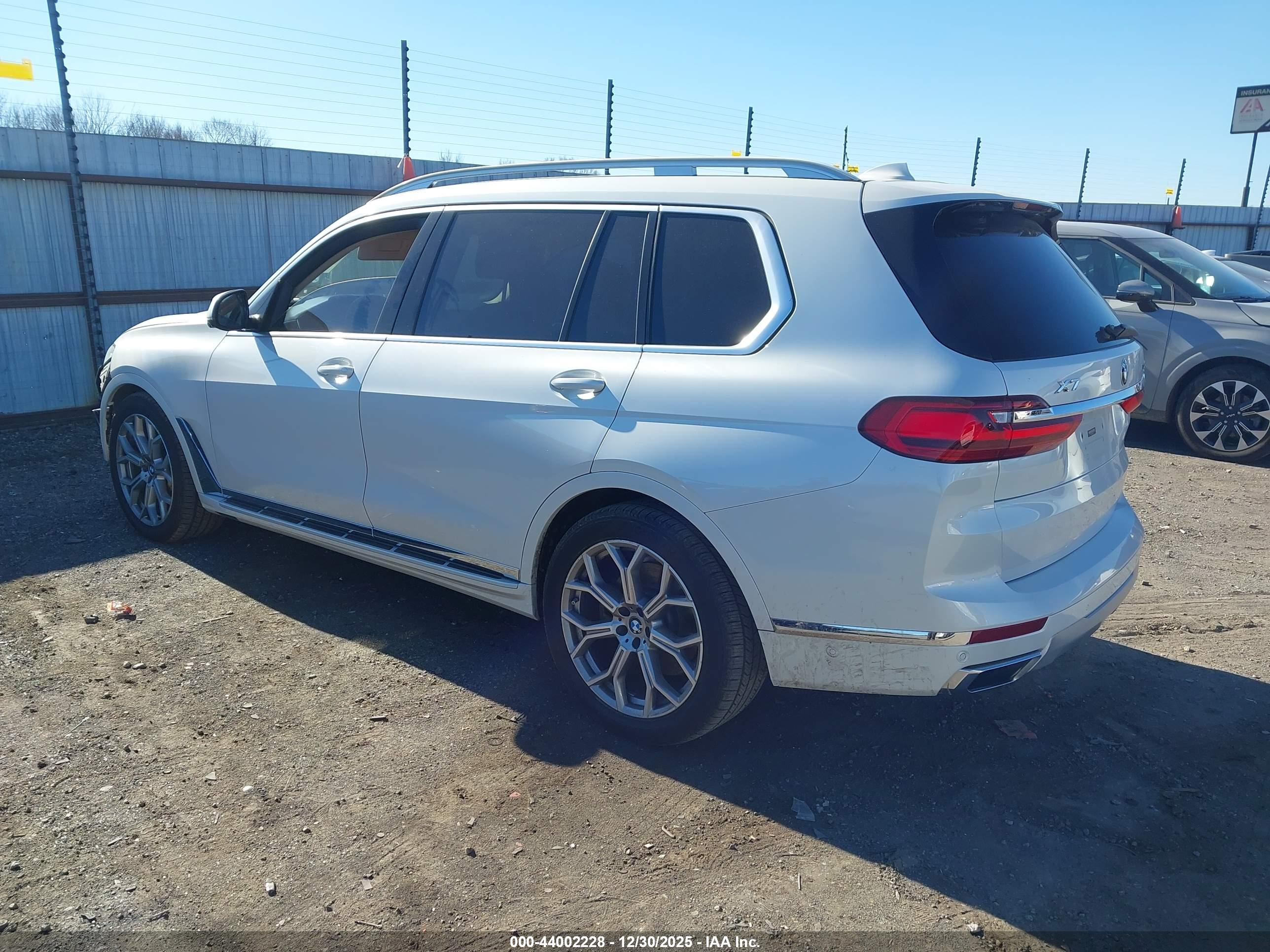 BMW X7 image 3