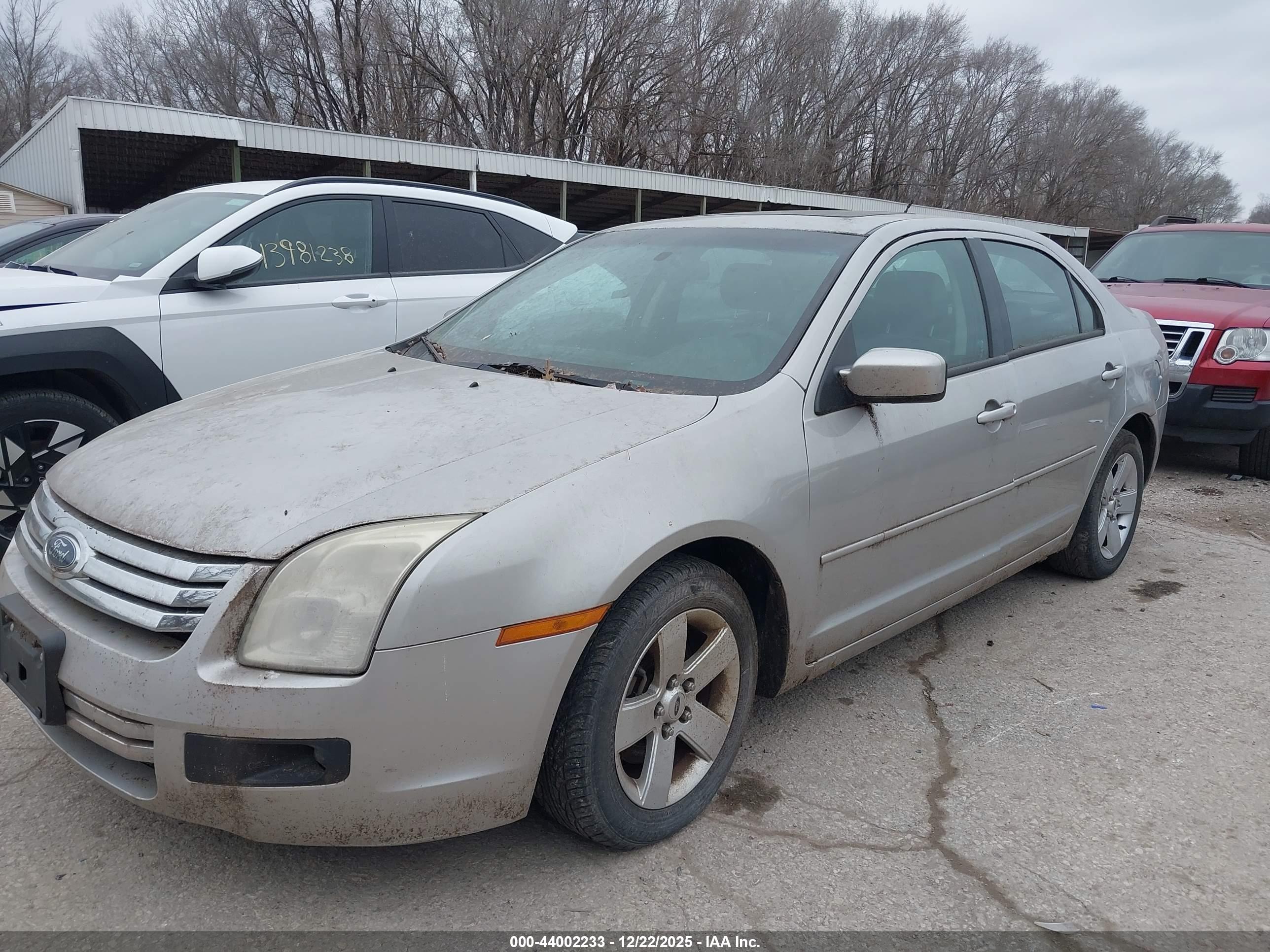 FORD FUSION image 2