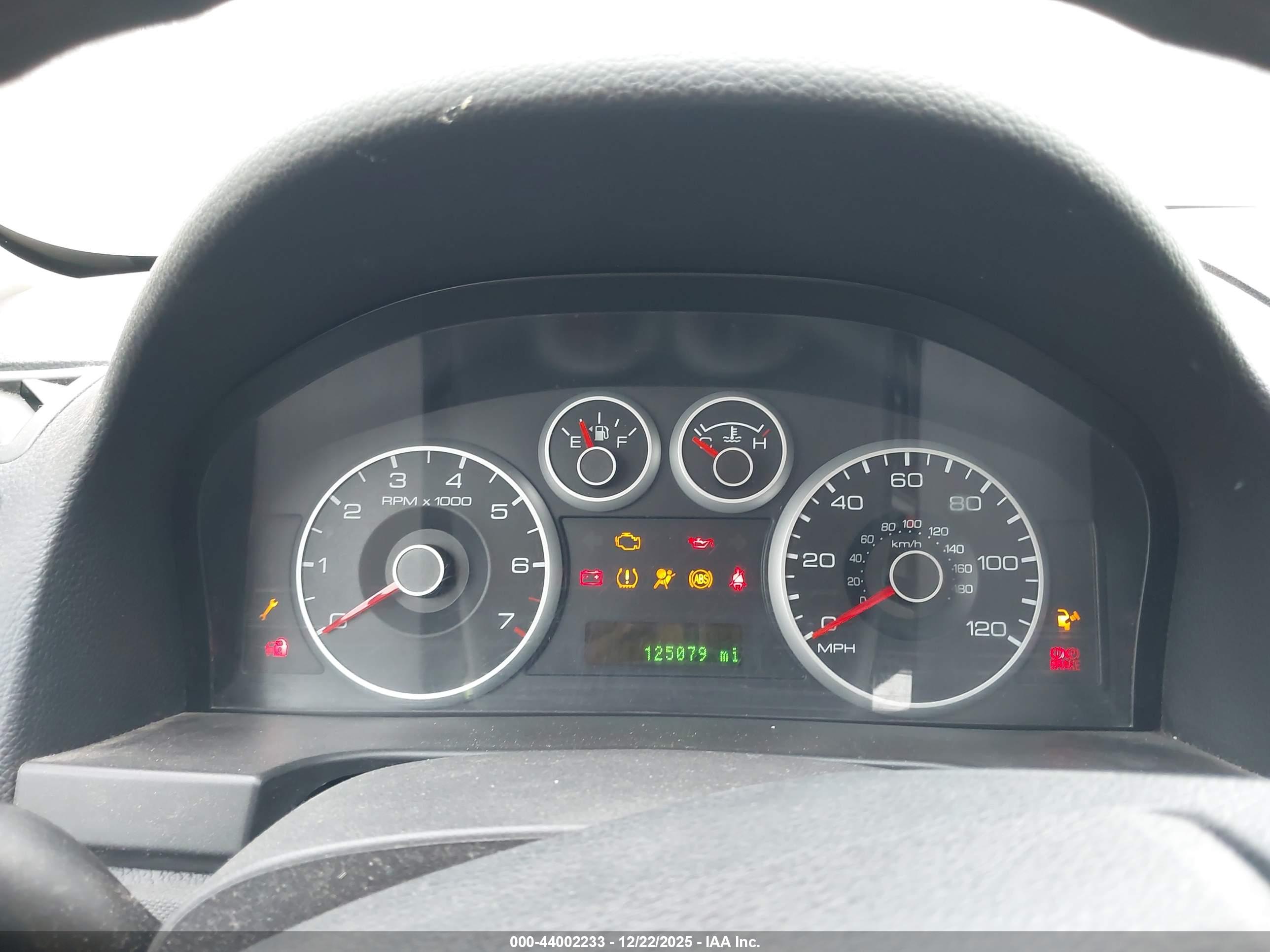 FORD FUSION image 7