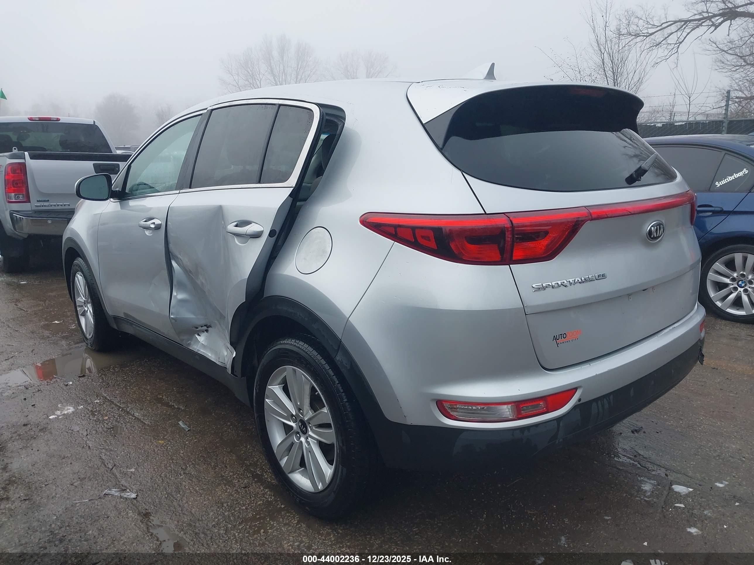 KIA SPORTAGE image 3