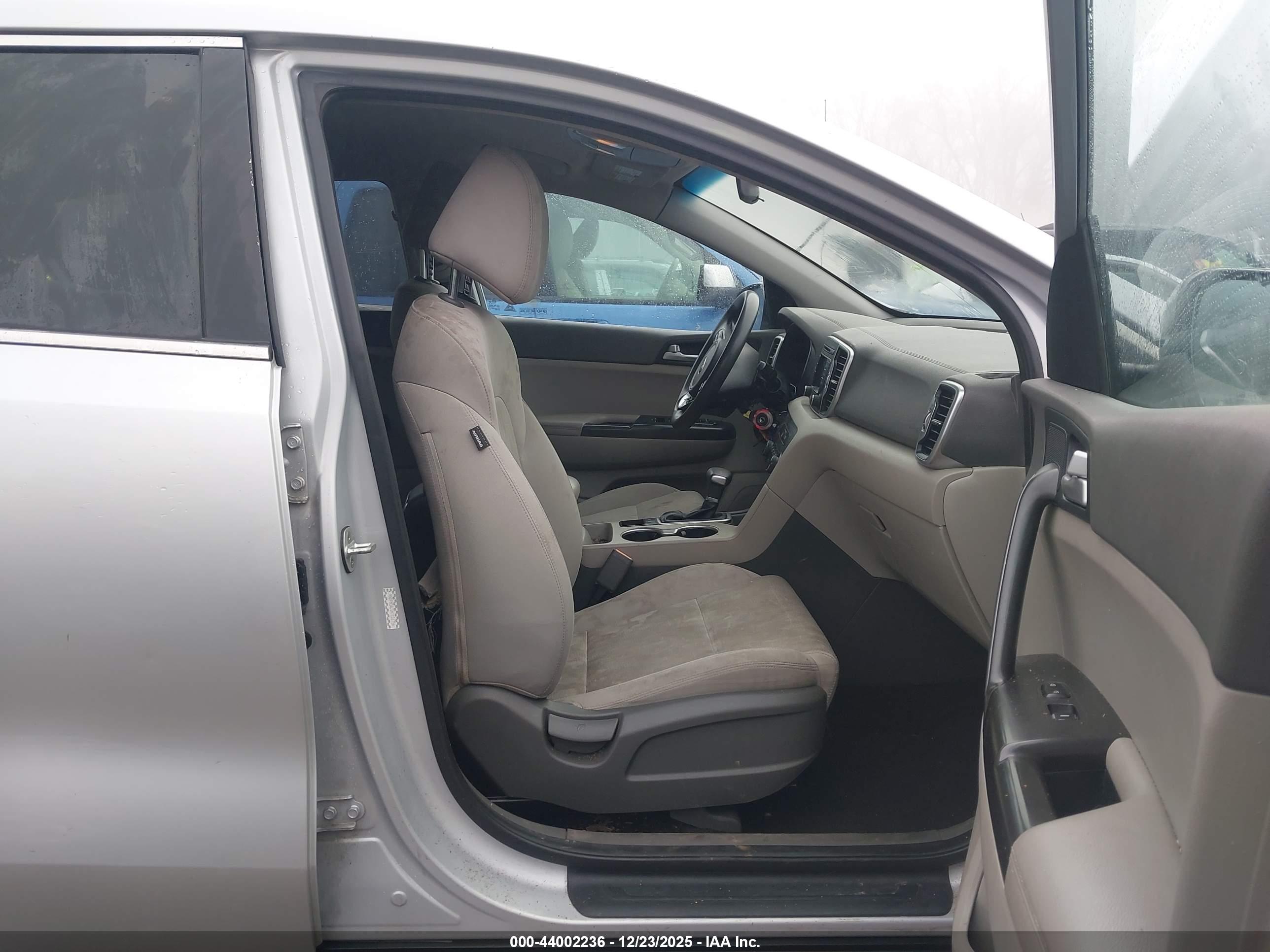 KIA SPORTAGE image 5