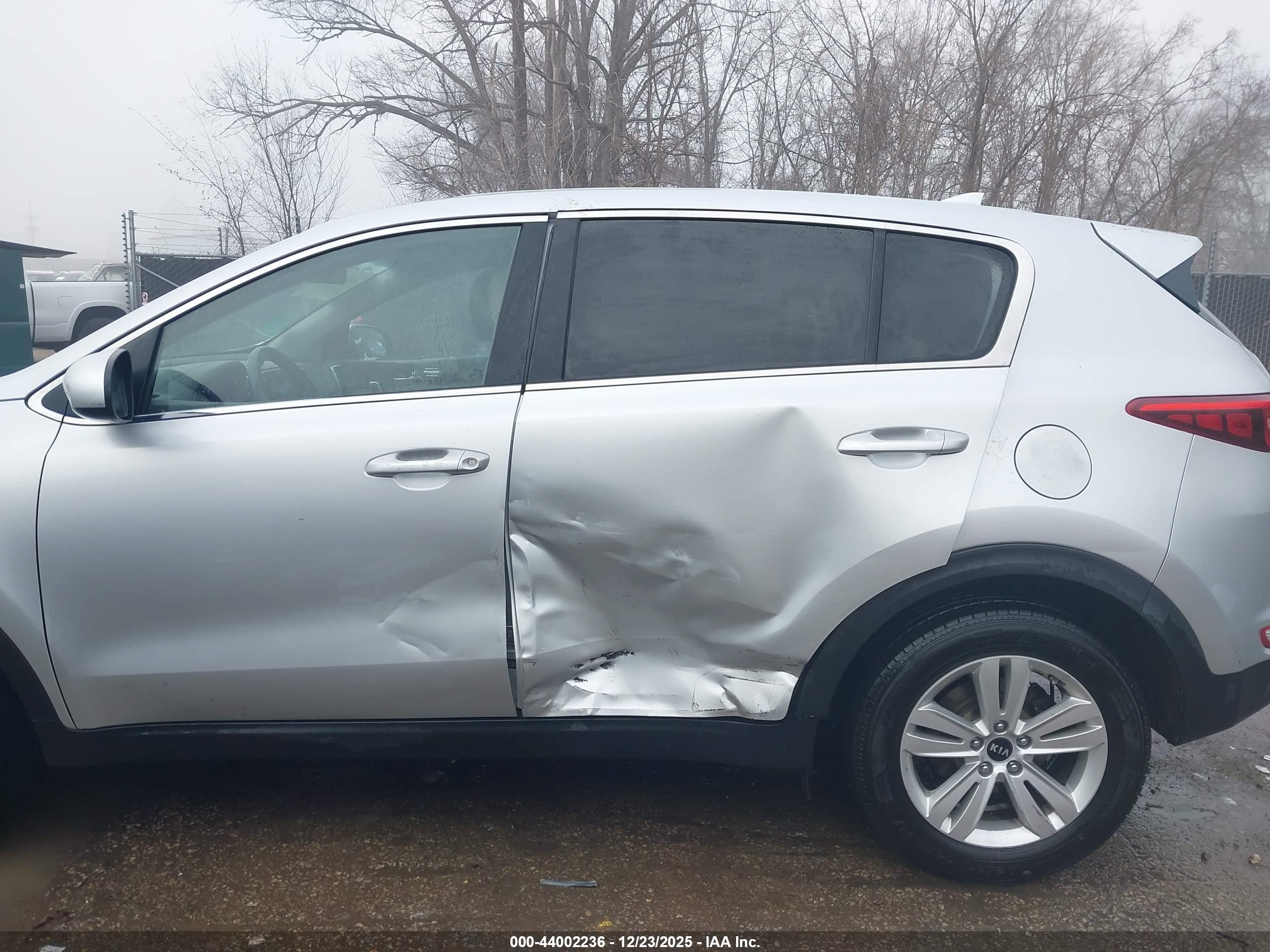 KIA SPORTAGE image 6