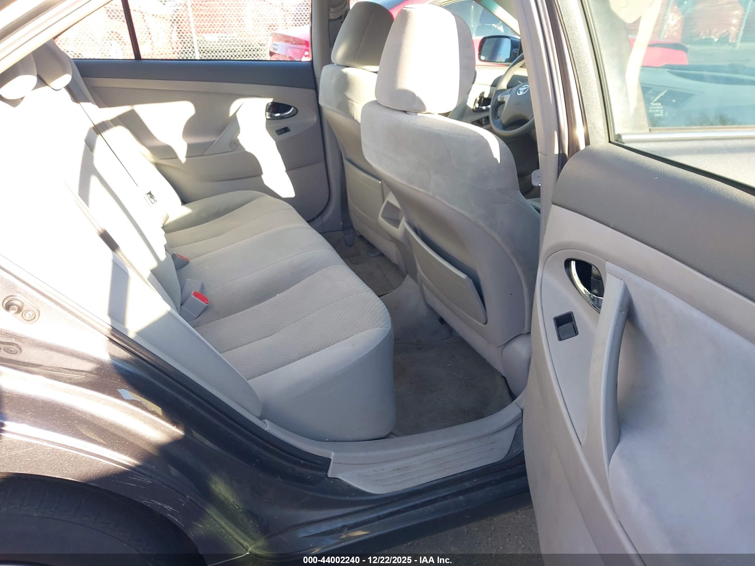 TOYOTA CAMRY image 8