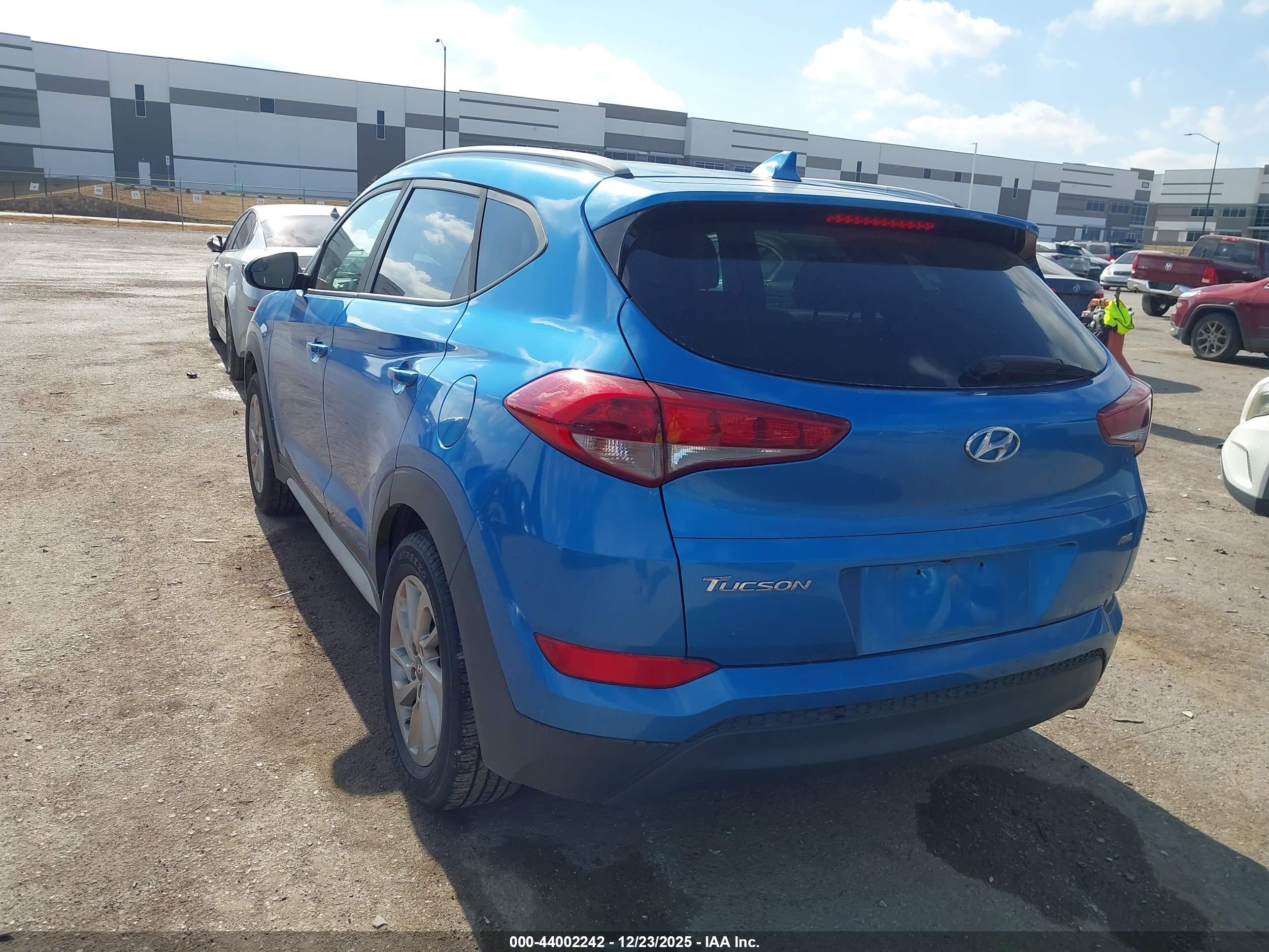 HYUNDAI TUCSON image 3