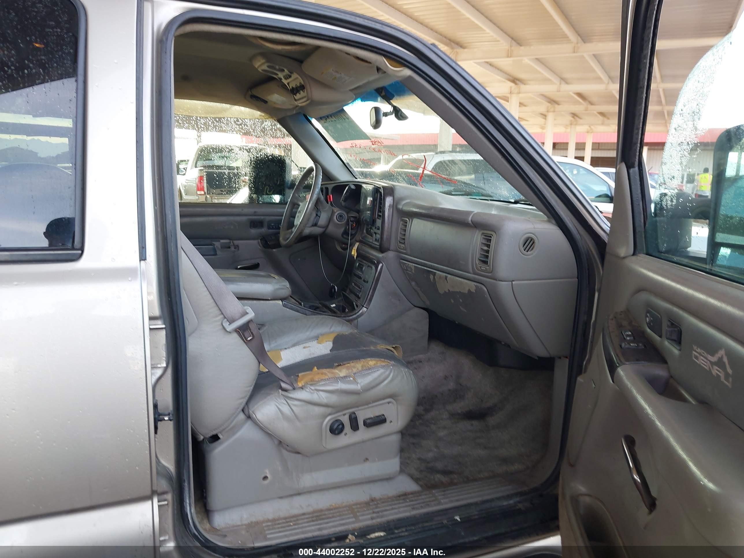 GMC YUKON image 5