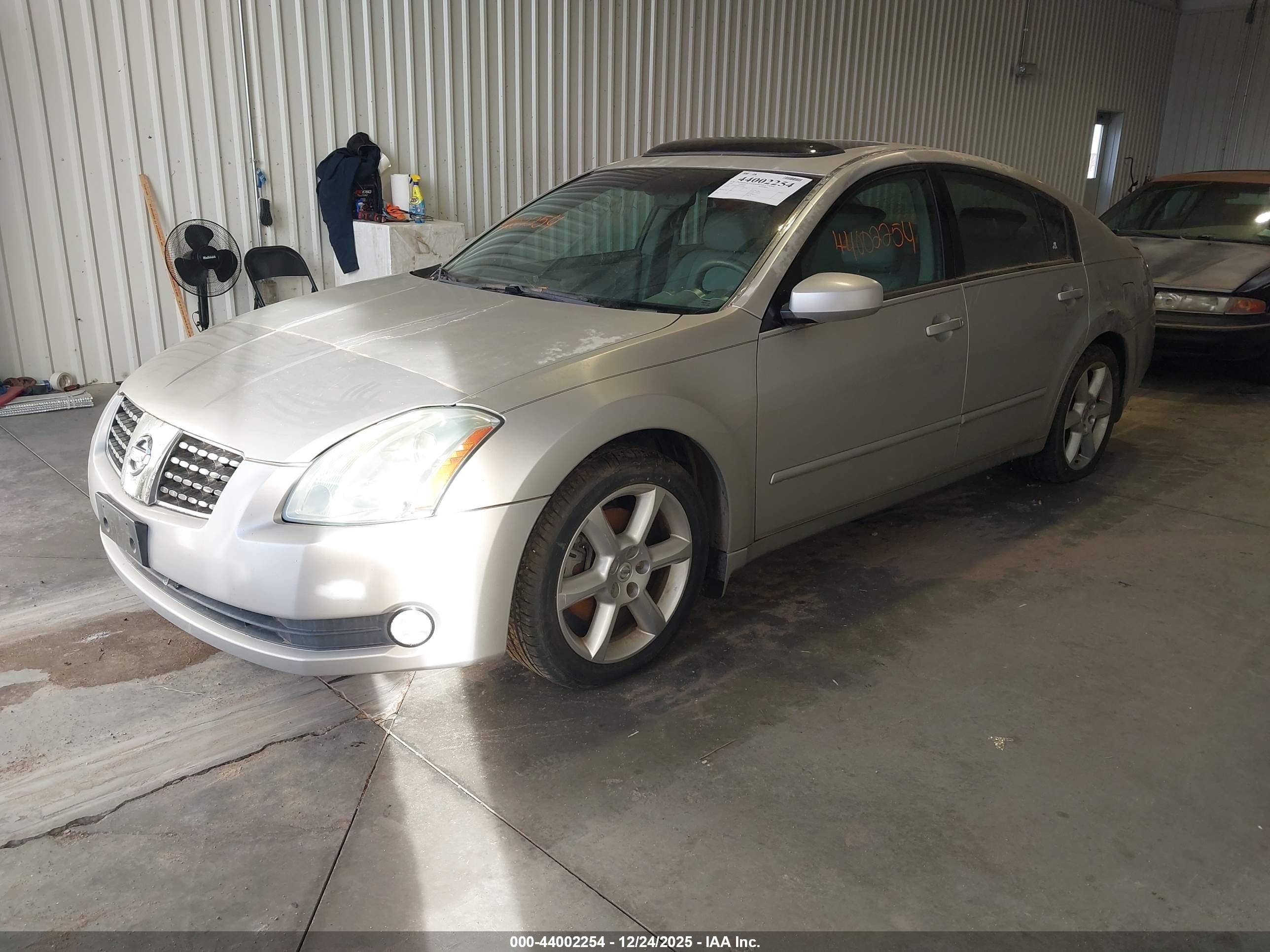 NISSAN MAXIMA image 2