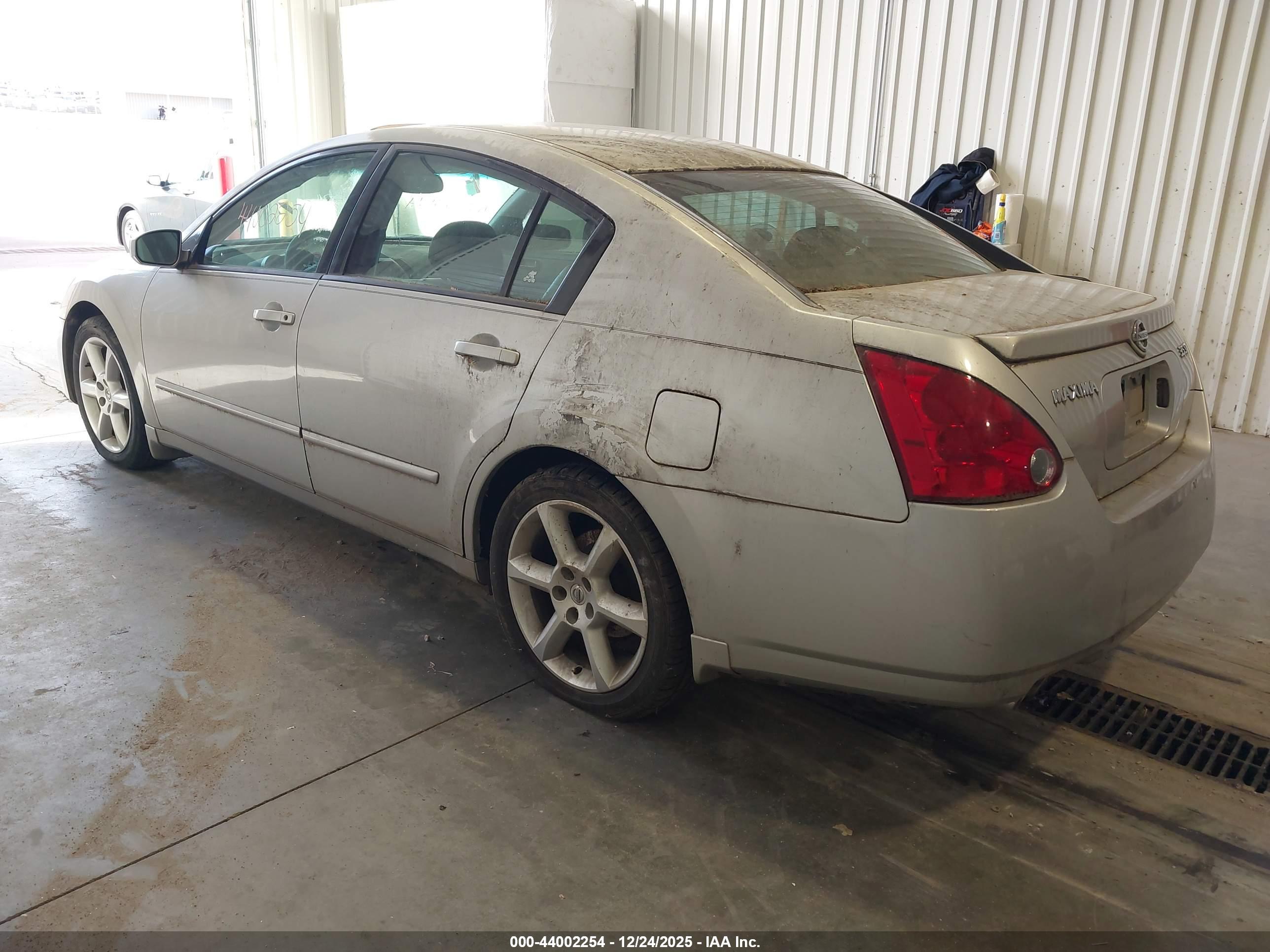 NISSAN MAXIMA image 3