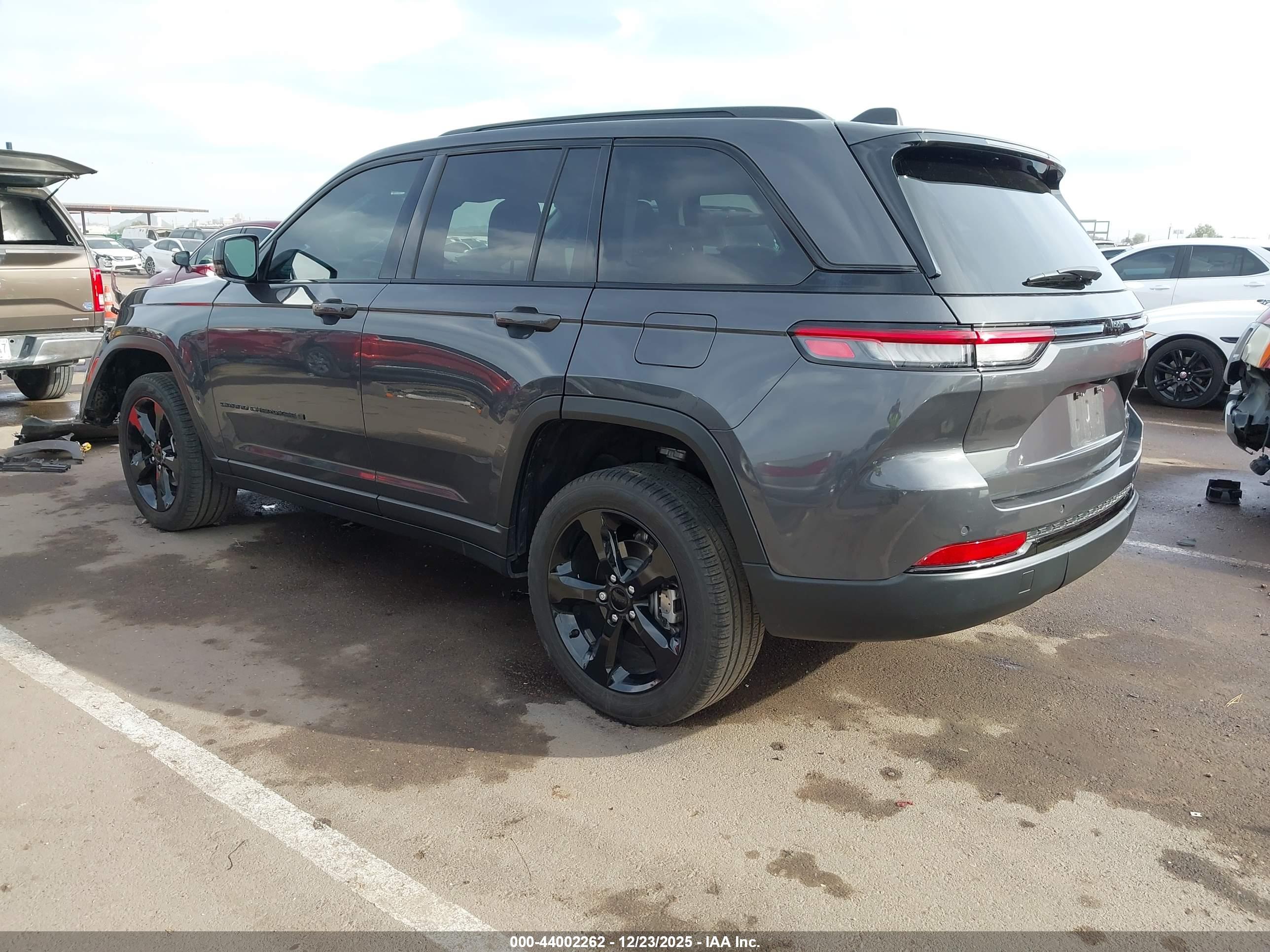 JEEP GRAND image 3