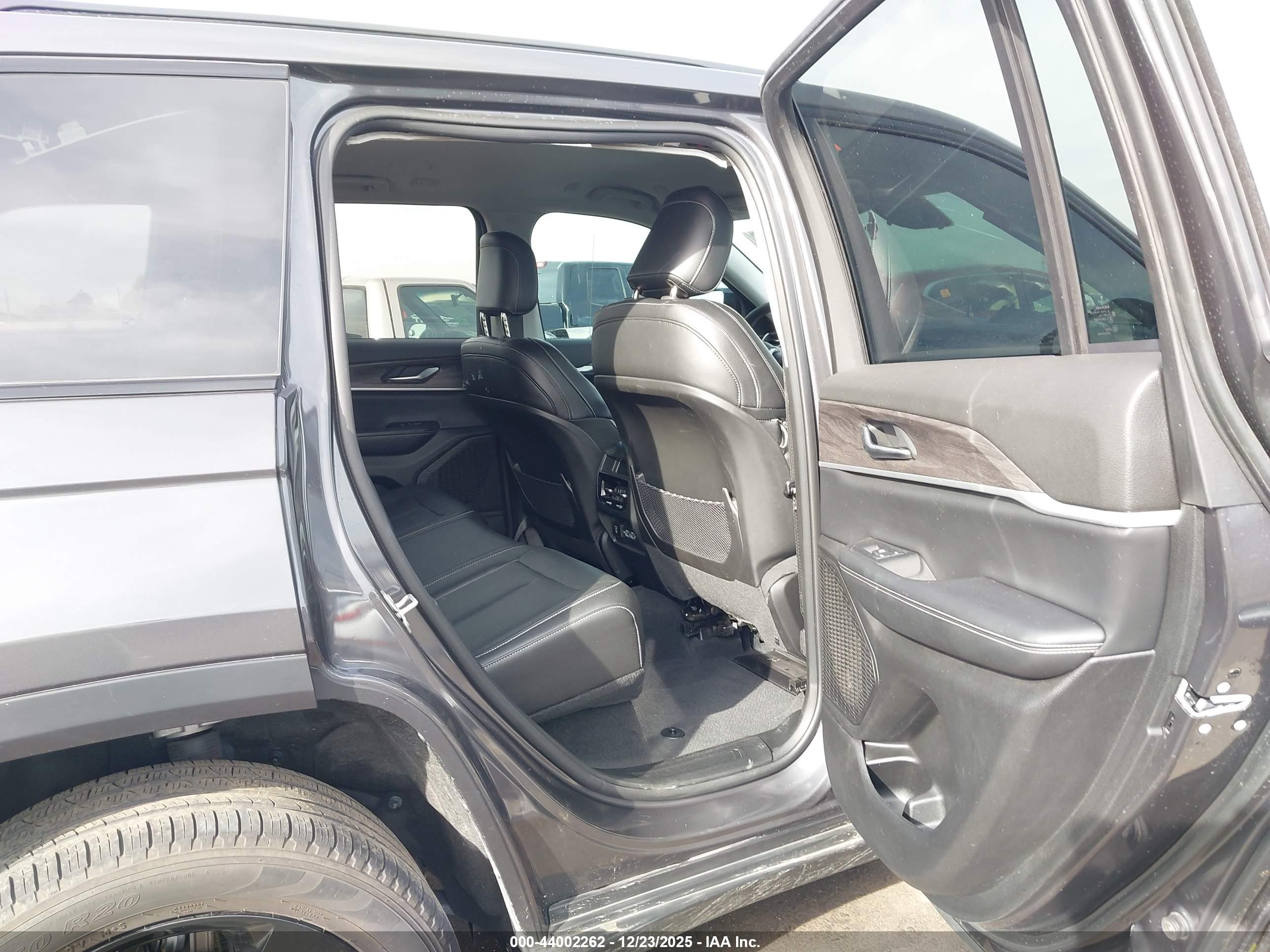 JEEP GRAND image 8