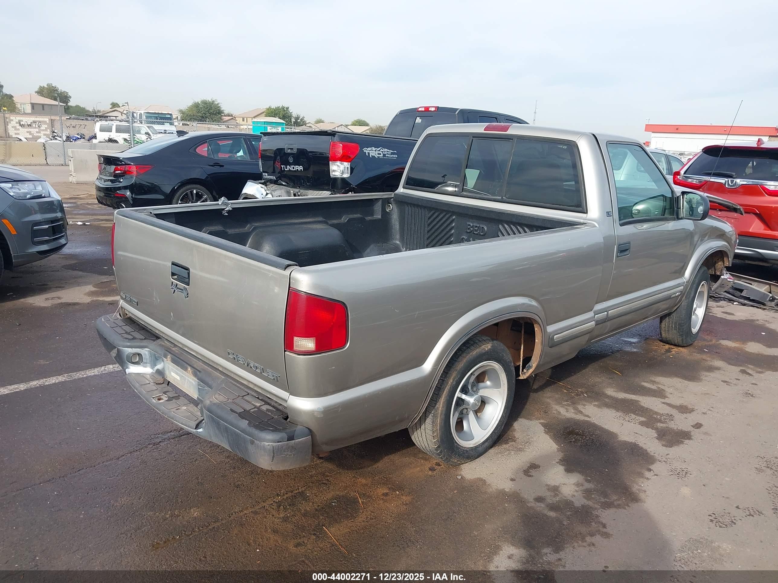 CHEVROLET S-10 image 4