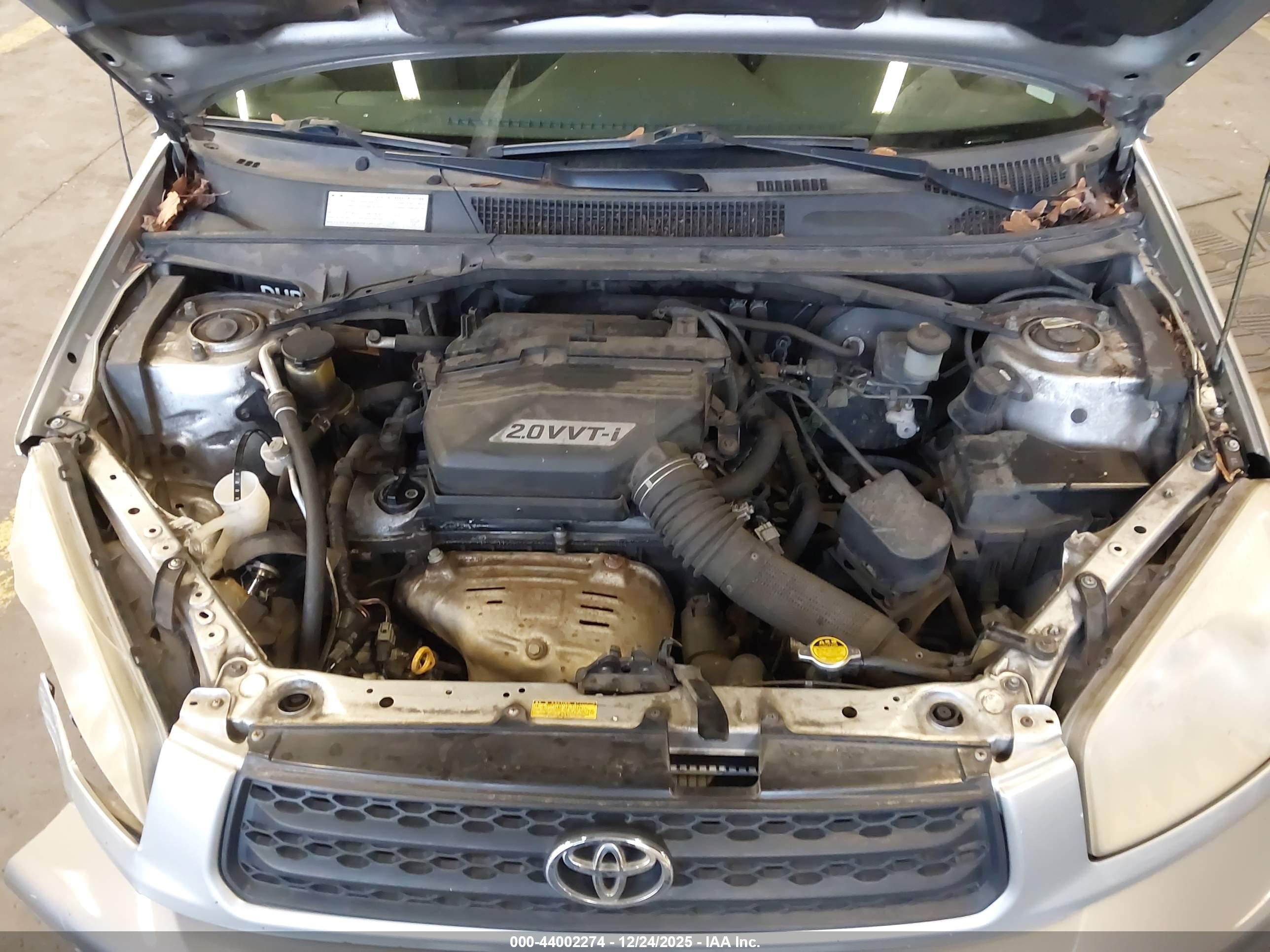 TOYOTA RAV4 image 10