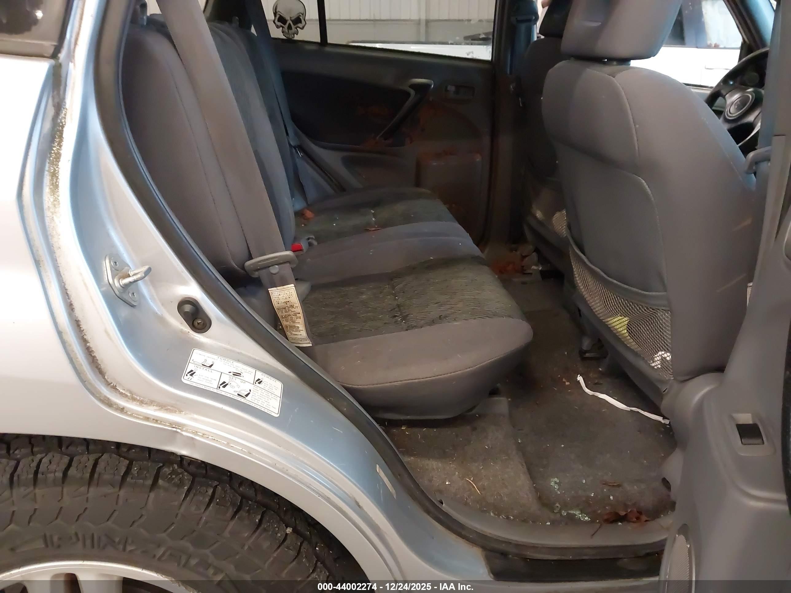 TOYOTA RAV4 image 8
