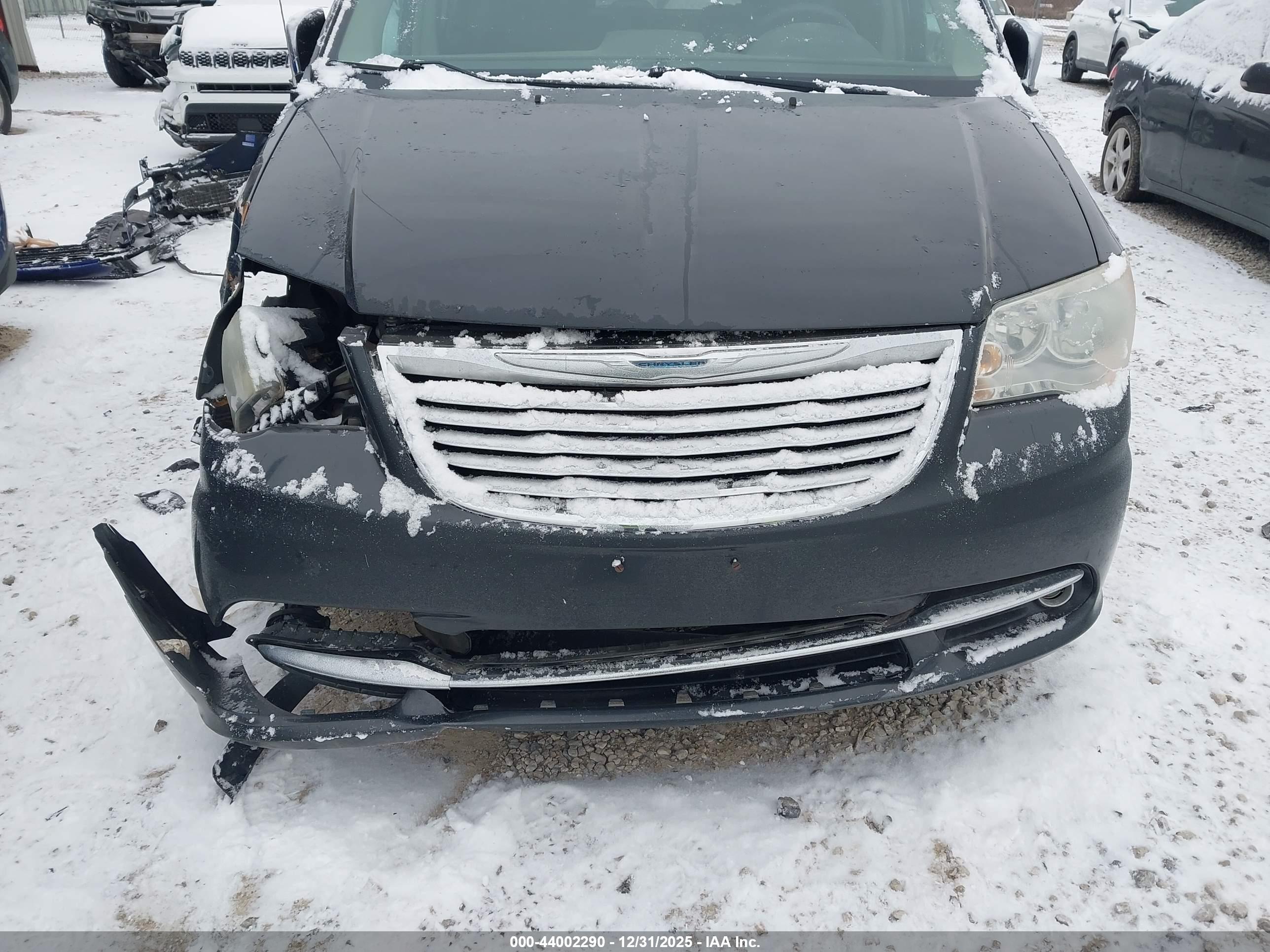 CHRYSLER TOWN image 6